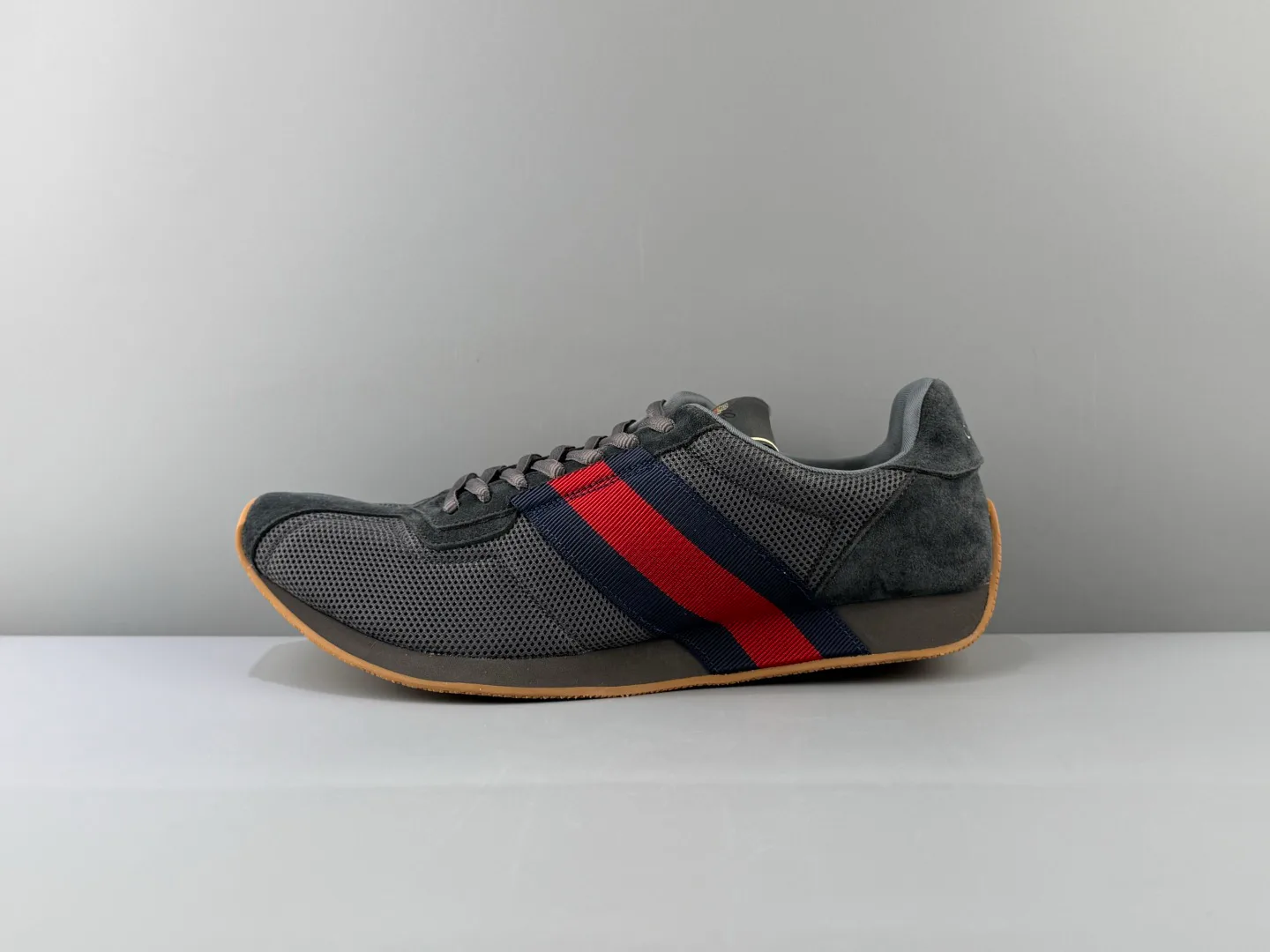 Кроссовки Женские Gucci 18583682