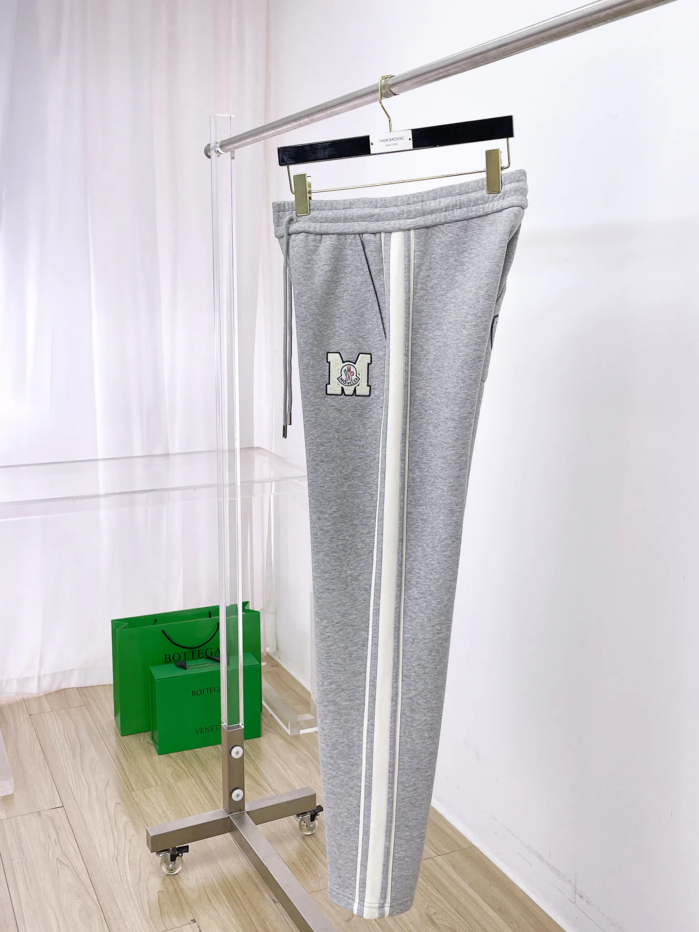 Men's Trousers MONCLER 18399416