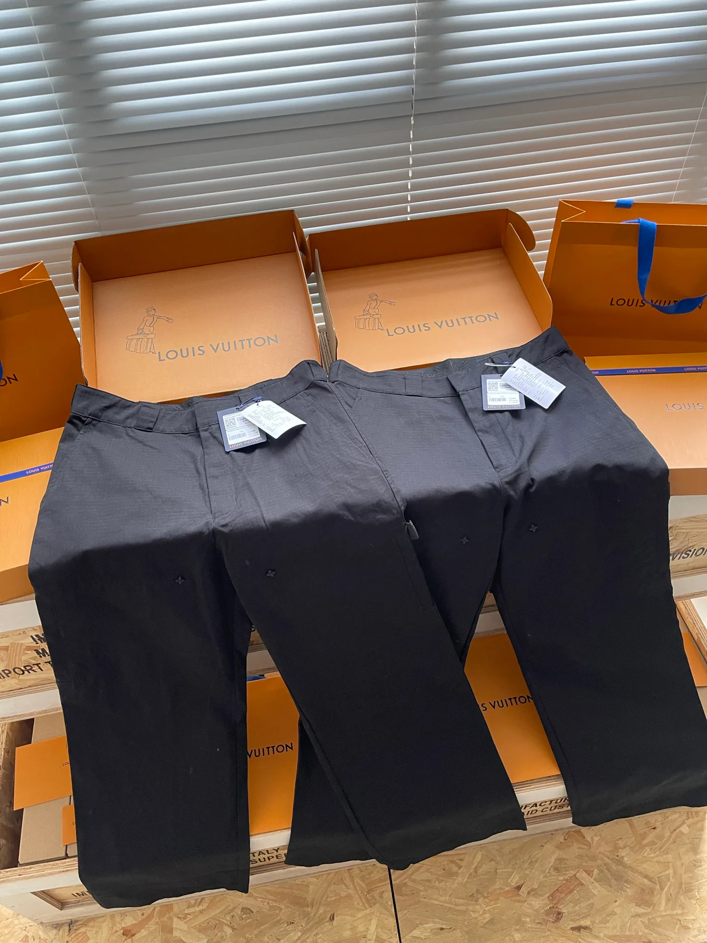 Men's Trousers LOUIS VUITTON 18513938