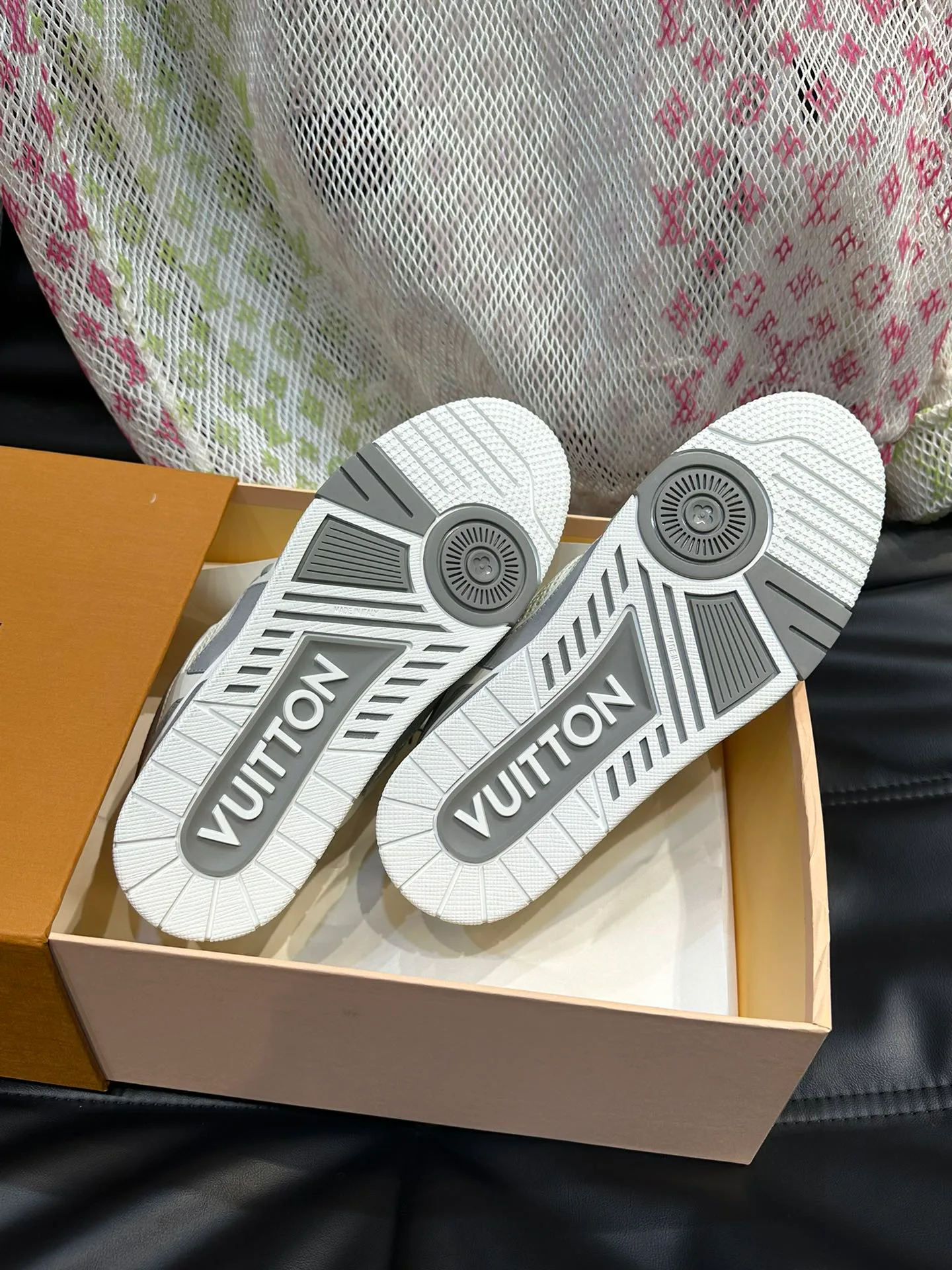 Кроссовки Женские Louis Vuitton 18626349