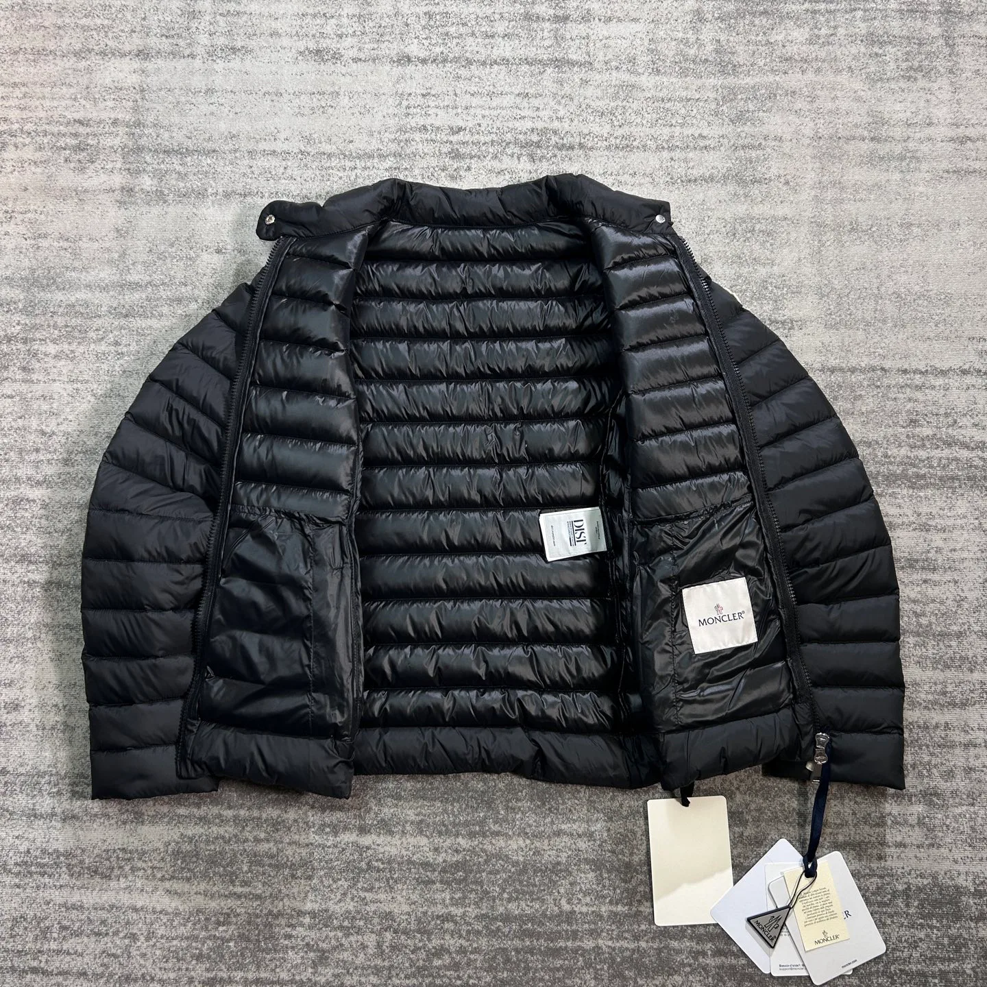 Women's Jackets And Down Jackets MONCLER 18133832
