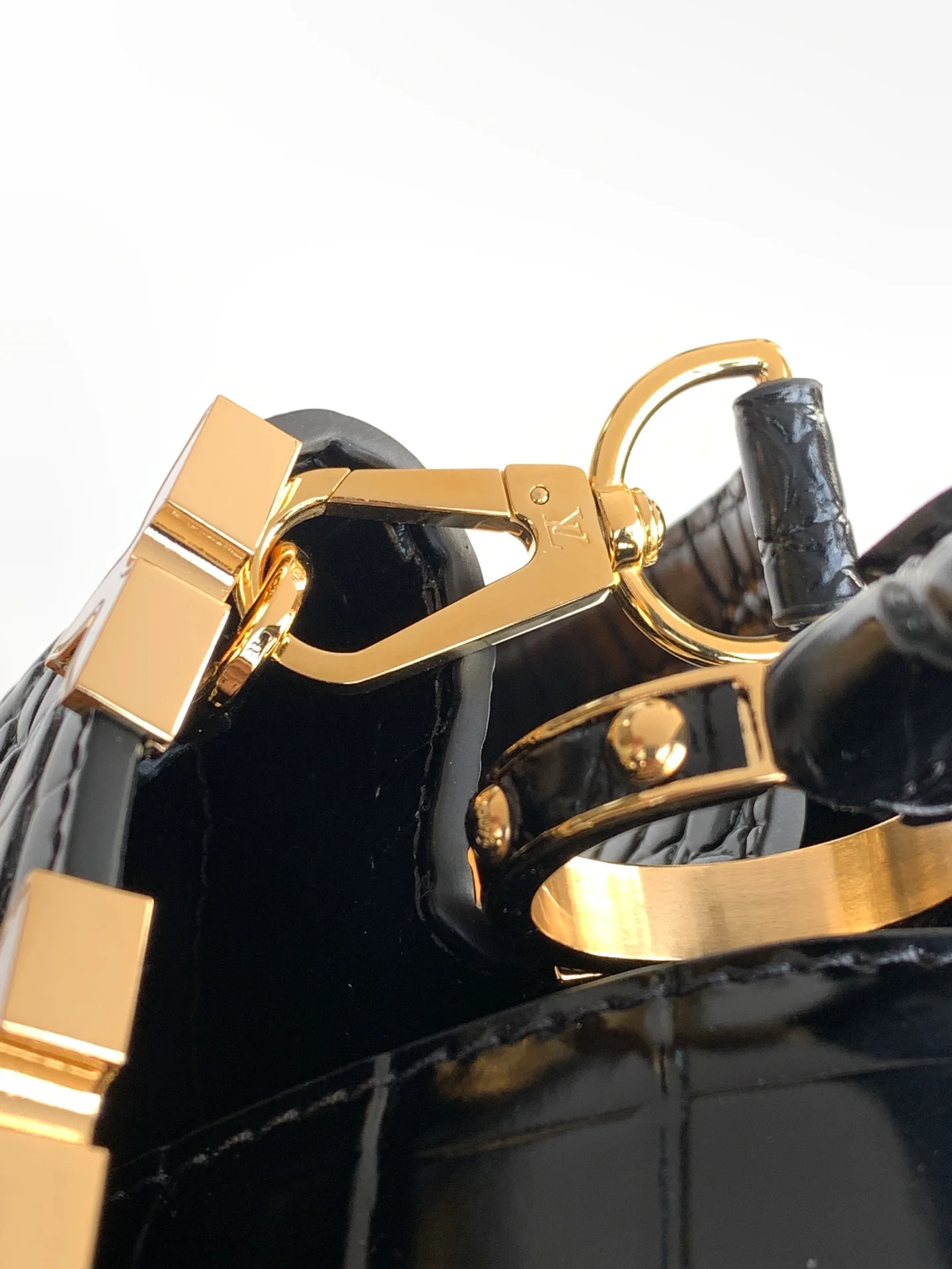 Women's Classic Handbags LOUIS VUITTON 18520930
