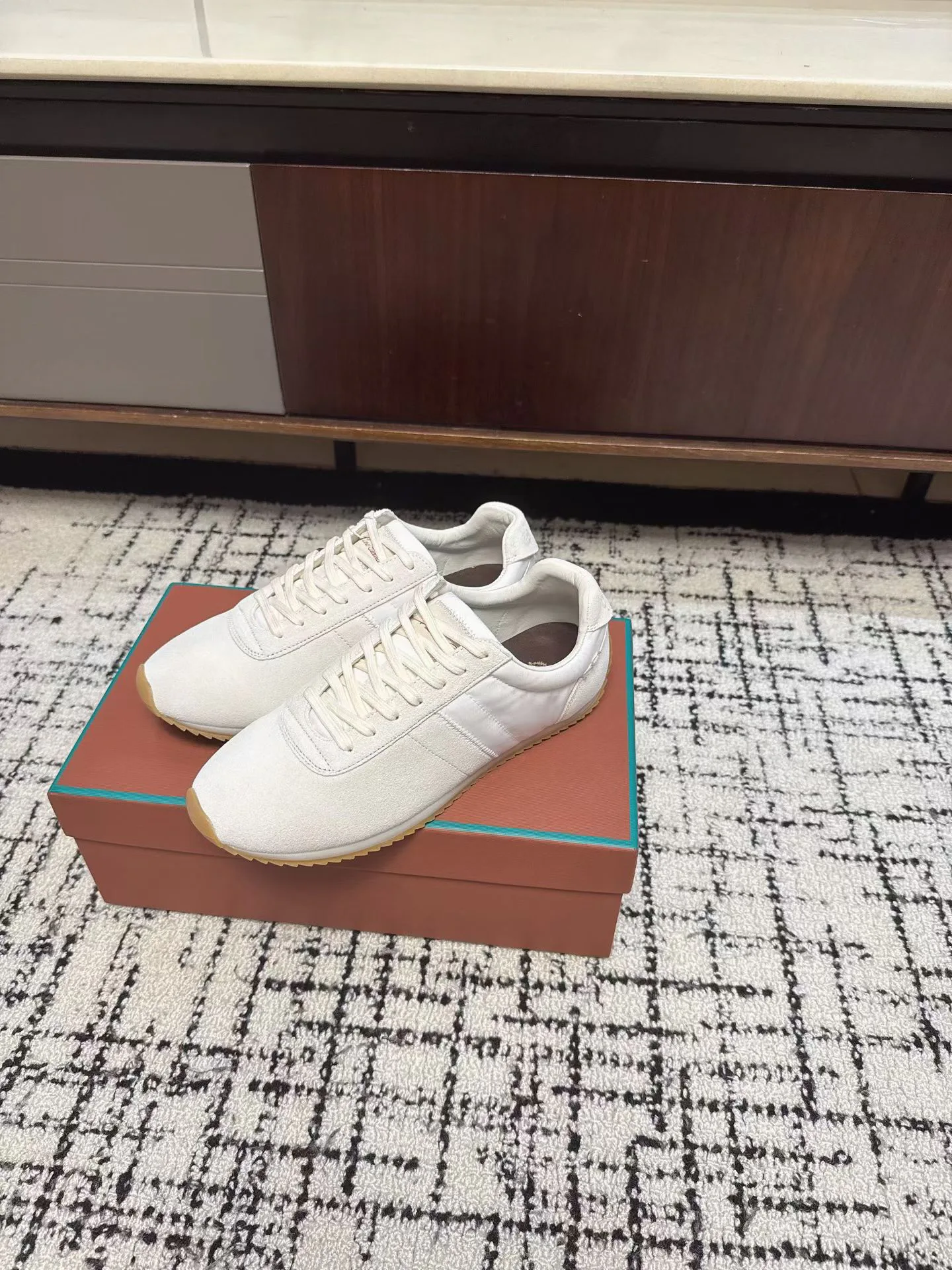 Women's Sneakers LORO PIANA 17335018