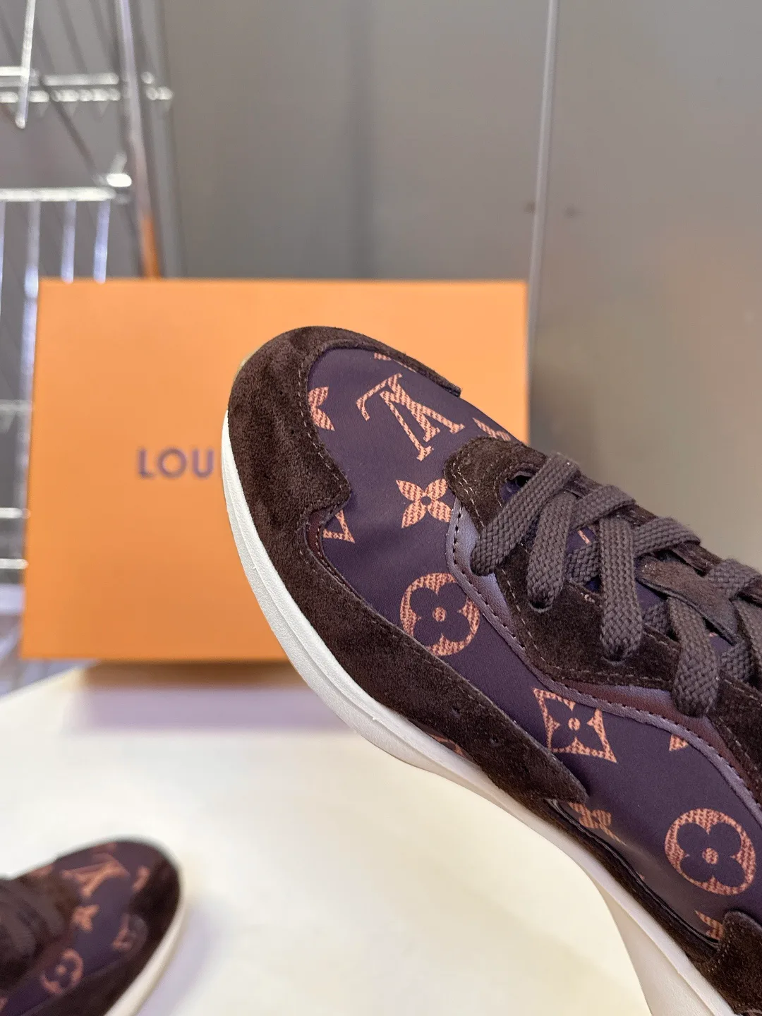 Men's Sneakers LOUIS VUITTON 18404690