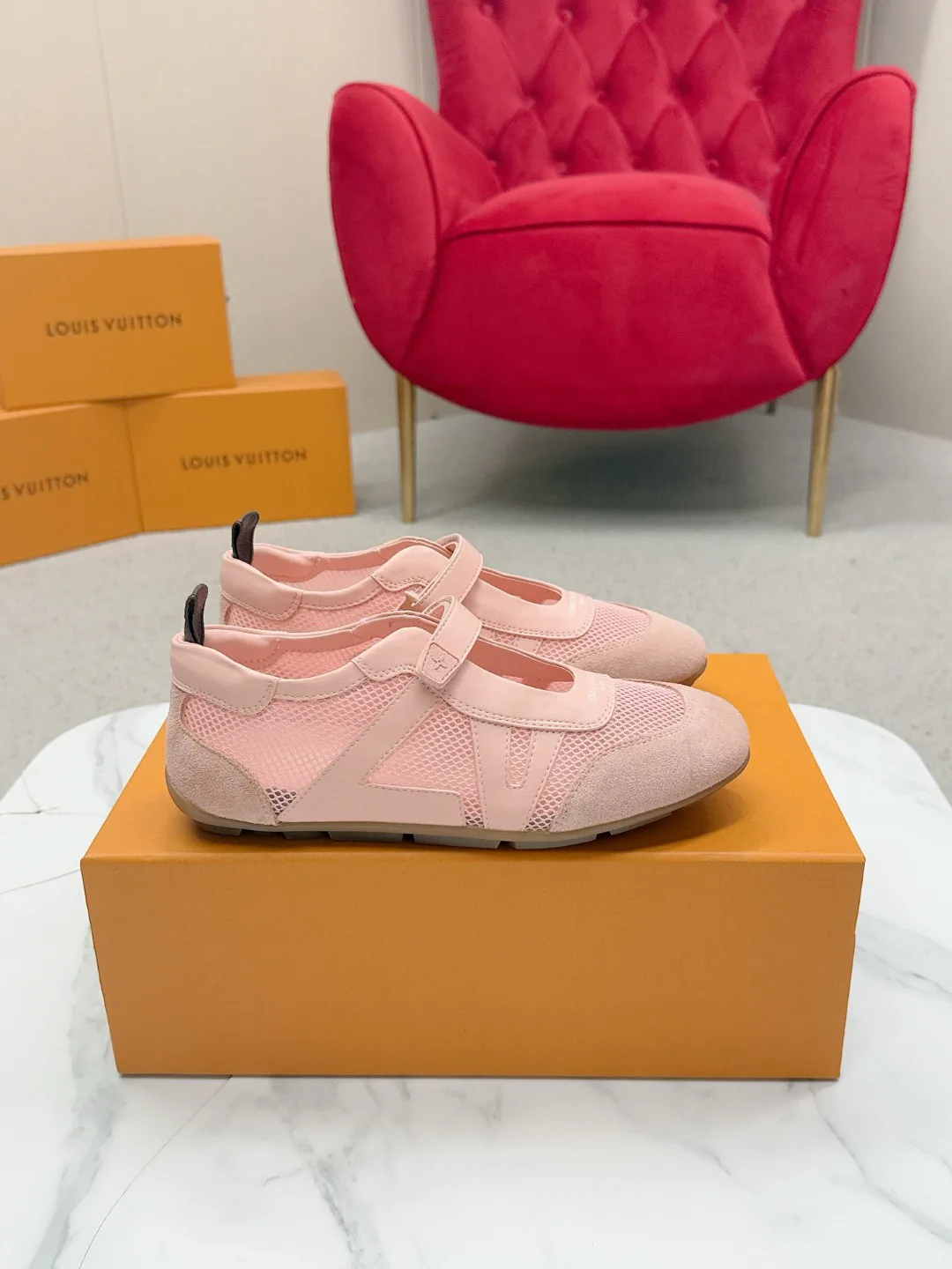 Women's Sneakers LOUIS VUITTON 17704494