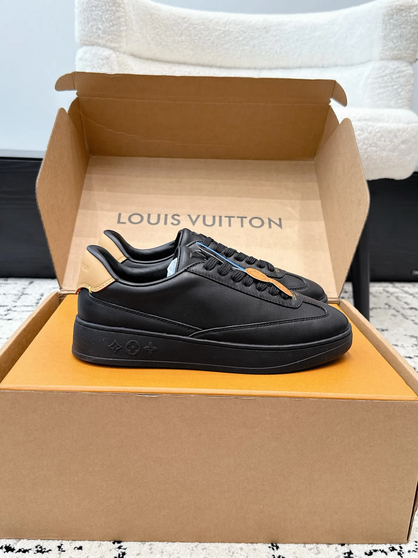 Women's Sneakers LOUIS VUITTON 17615666
