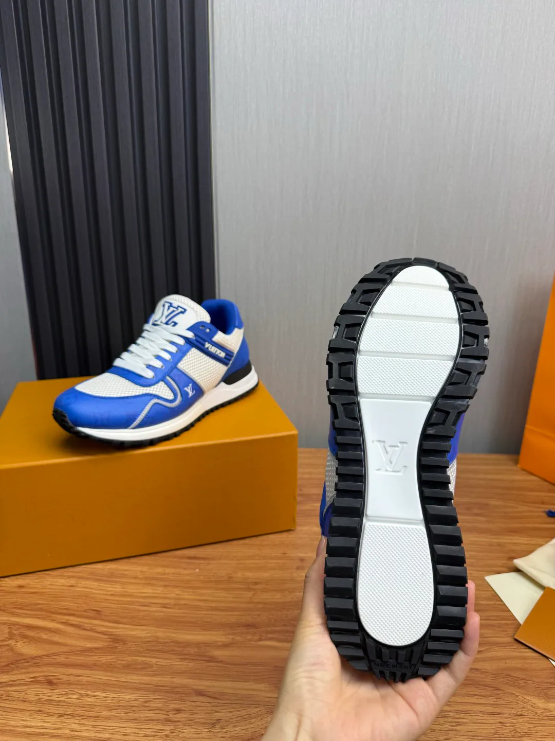 Men's Sneakers LOUIS VUITTON 17429936