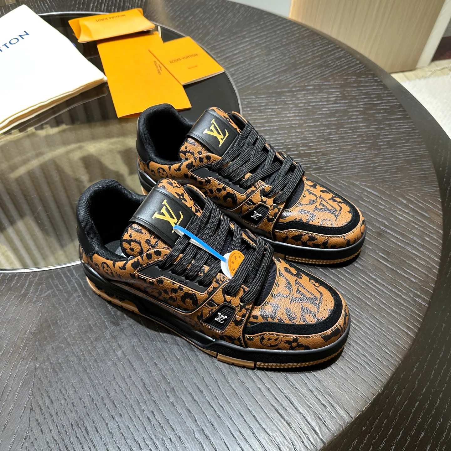 Women's Sneakers LOUIS VUITTON 18192442