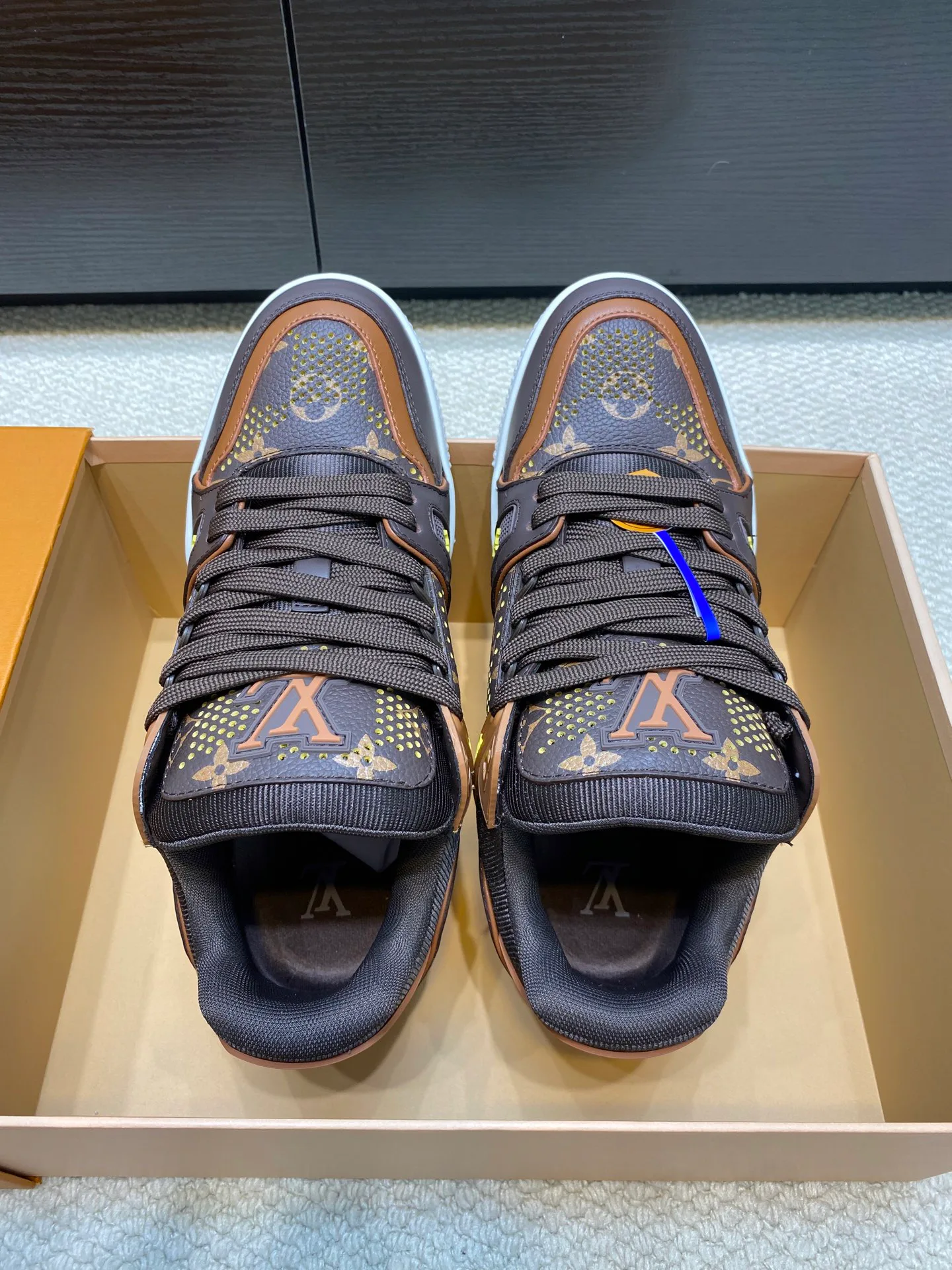 Women's Sneakers LOUIS VUITTON 17969022