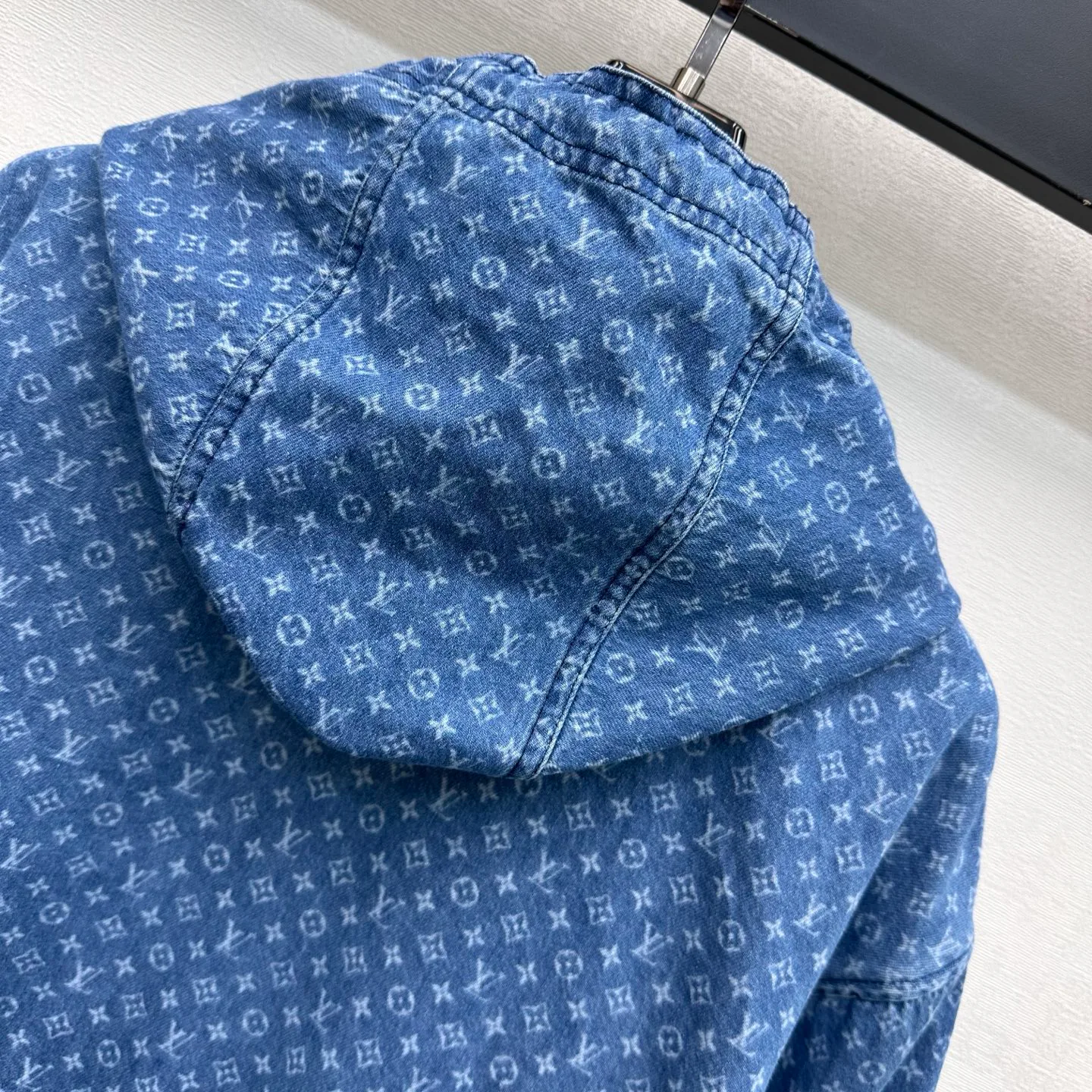 Women's Jackets And Down Jackets LOUIS VUITTON 17392650