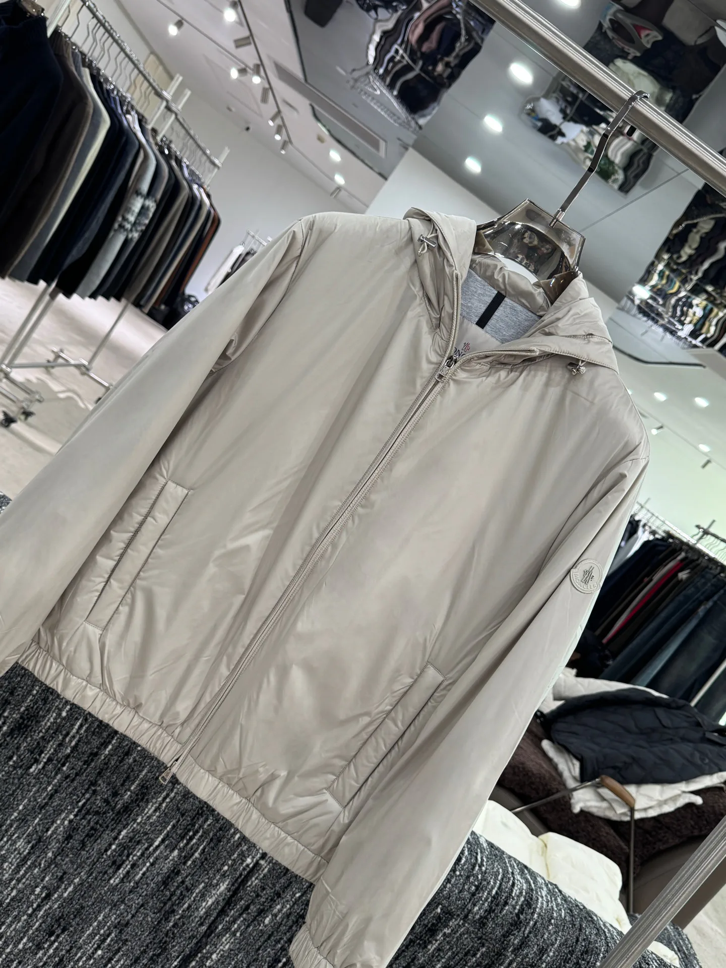 Men's Jackets And Down Jackets MONCLER 18084262