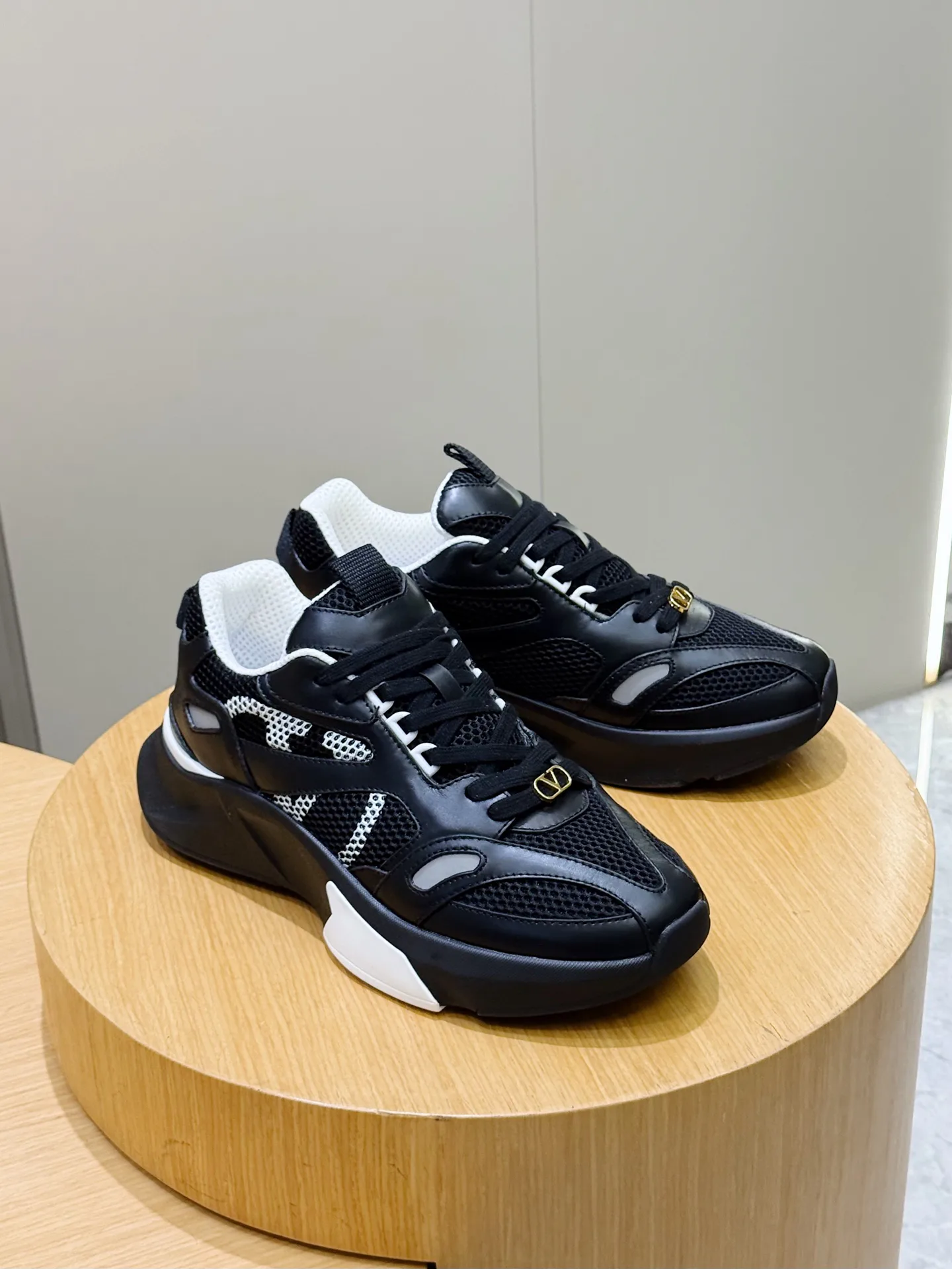 Men's Sneakers VALENTINO 18101552