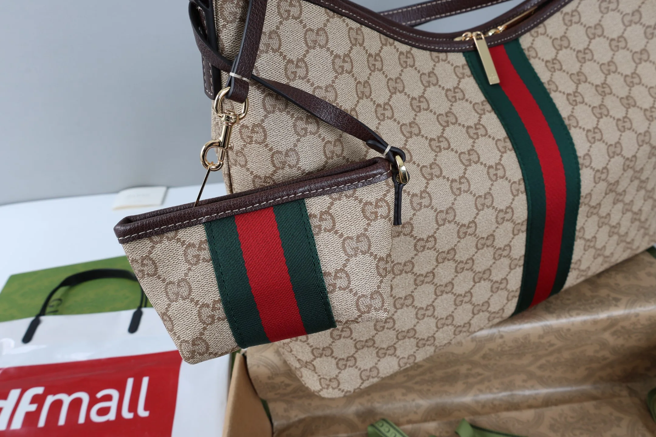 Women's Classic Handbags GUCCI 18250600