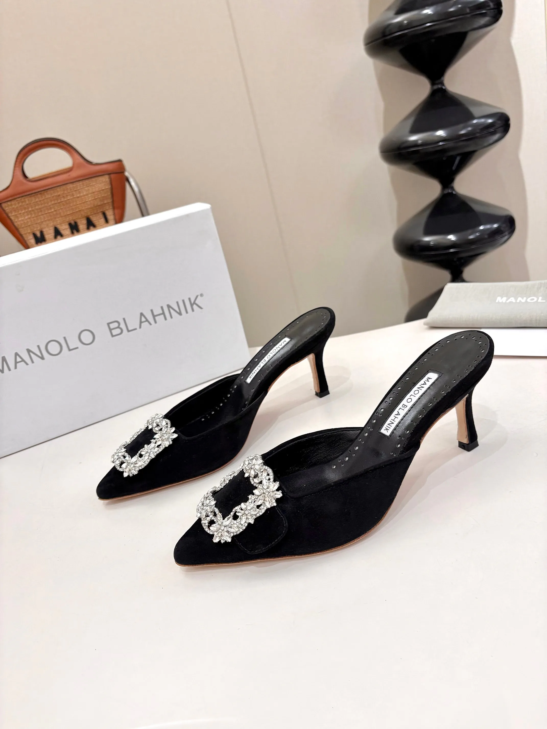 Women's Heels MANOLO BLAHNIK 17100599