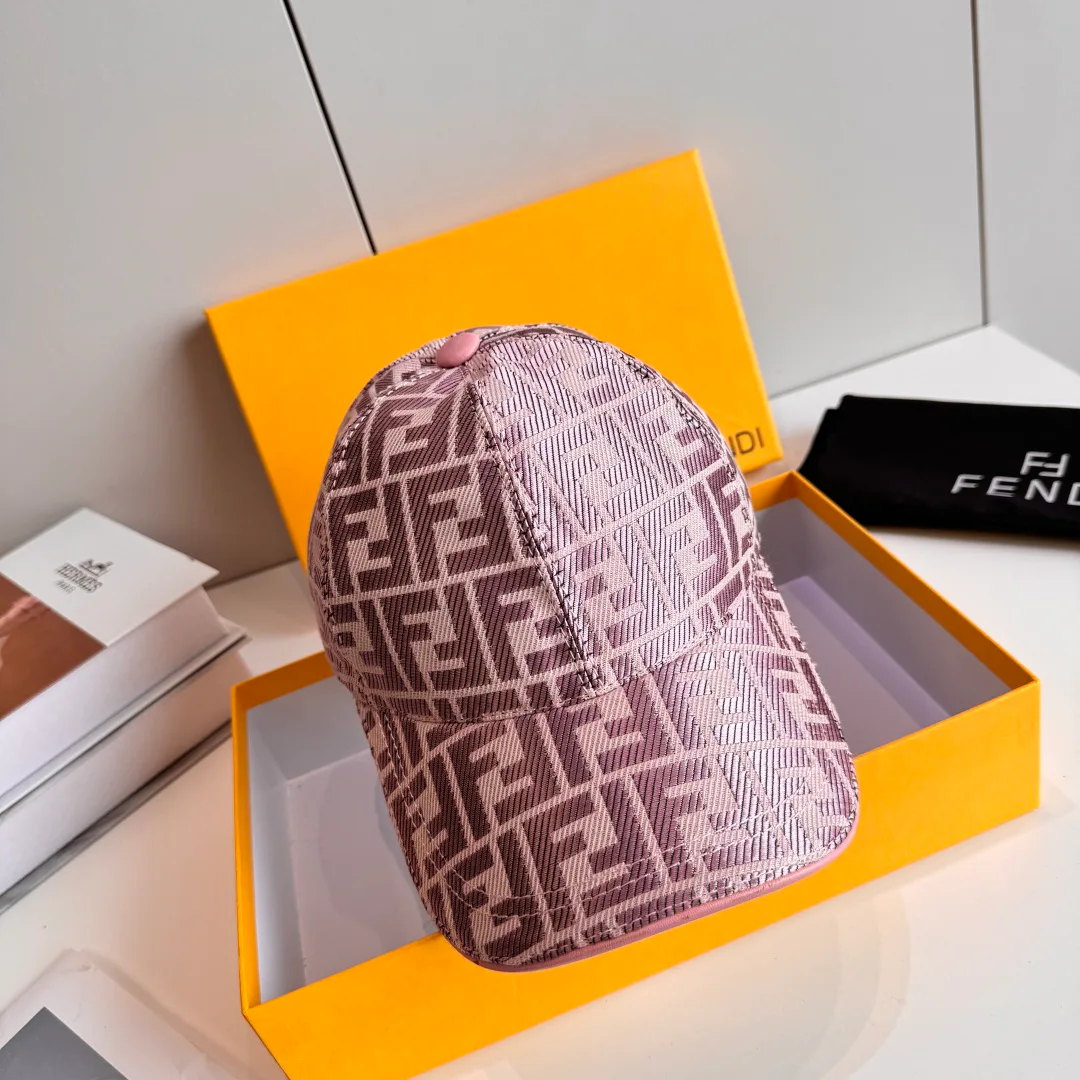 Hats FENDI 18347035