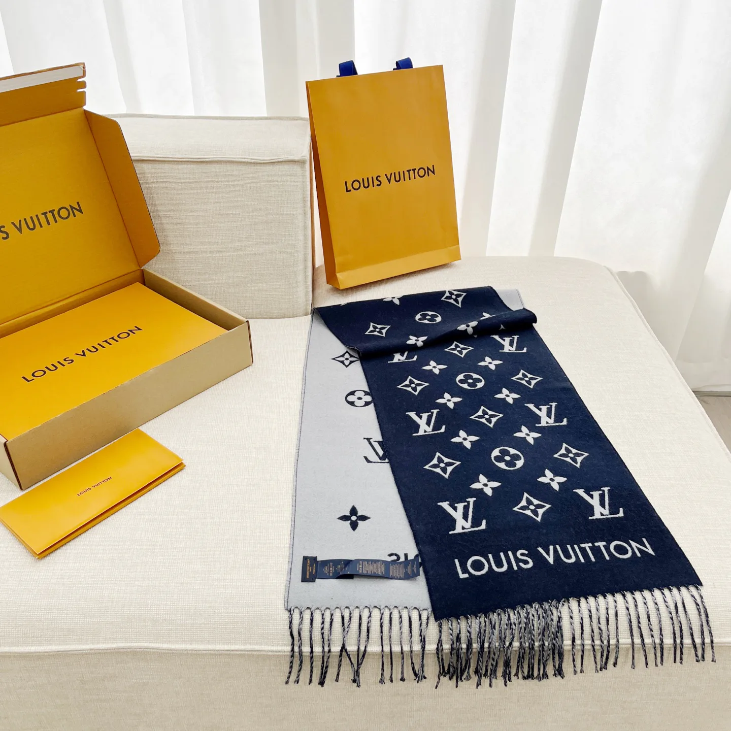 Scarves LOUIS VUITTON 18462785