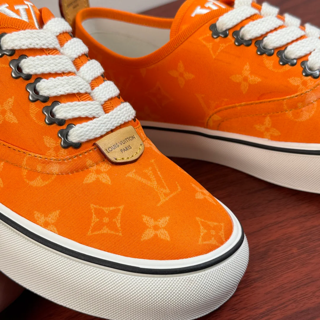Men's Sneakers LOUIS VUITTON 18100535