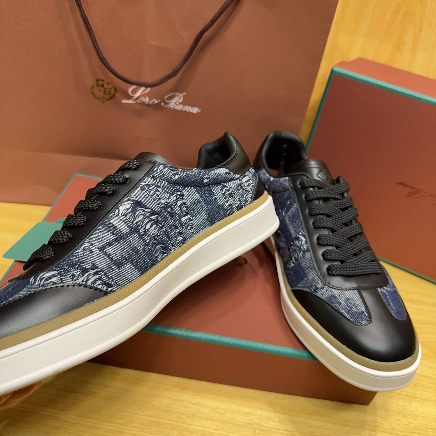 Women's Sneakers LORO PIANA 18263649