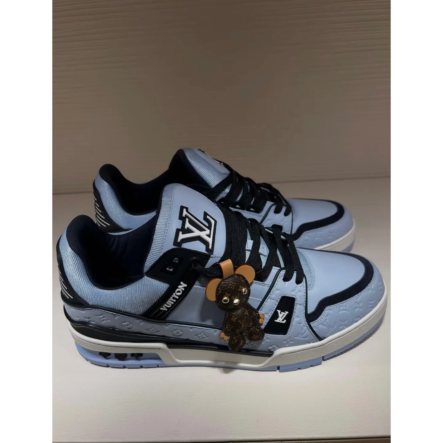 Women's Sneakers LOUIS VUITTON 18258380