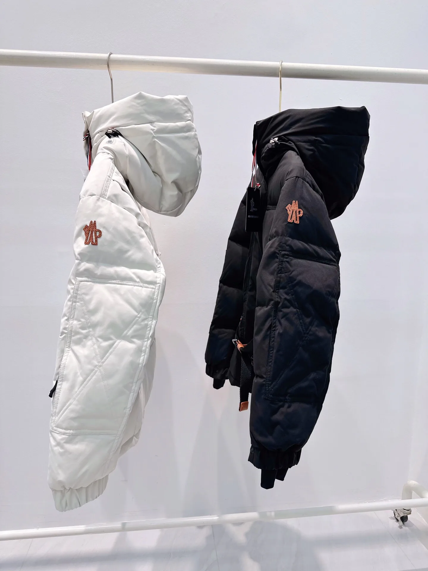 Women's Jackets And Down Jackets MONCLER 17911177