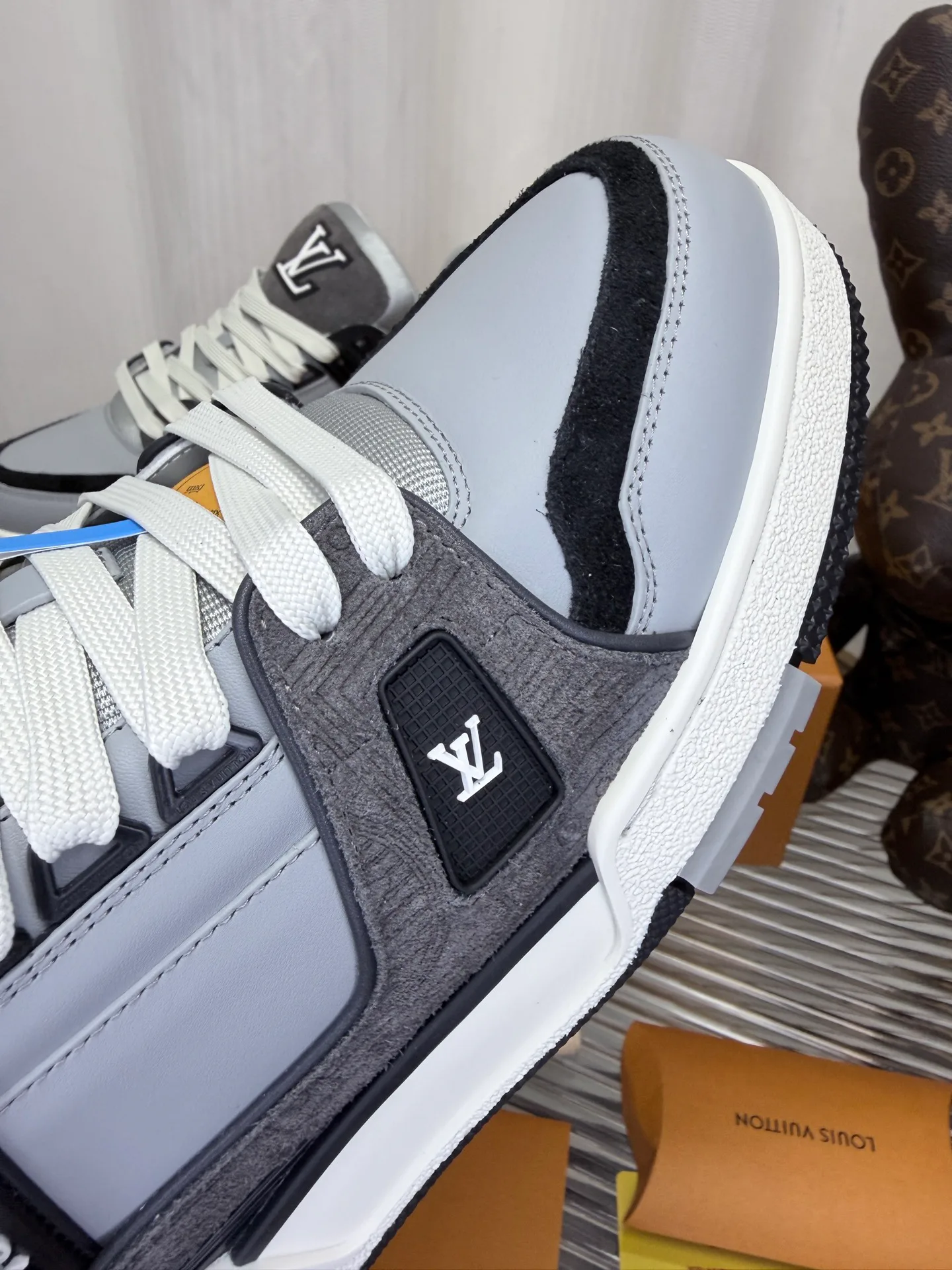 Men's Sneakers LOUIS VUITTON 18234390