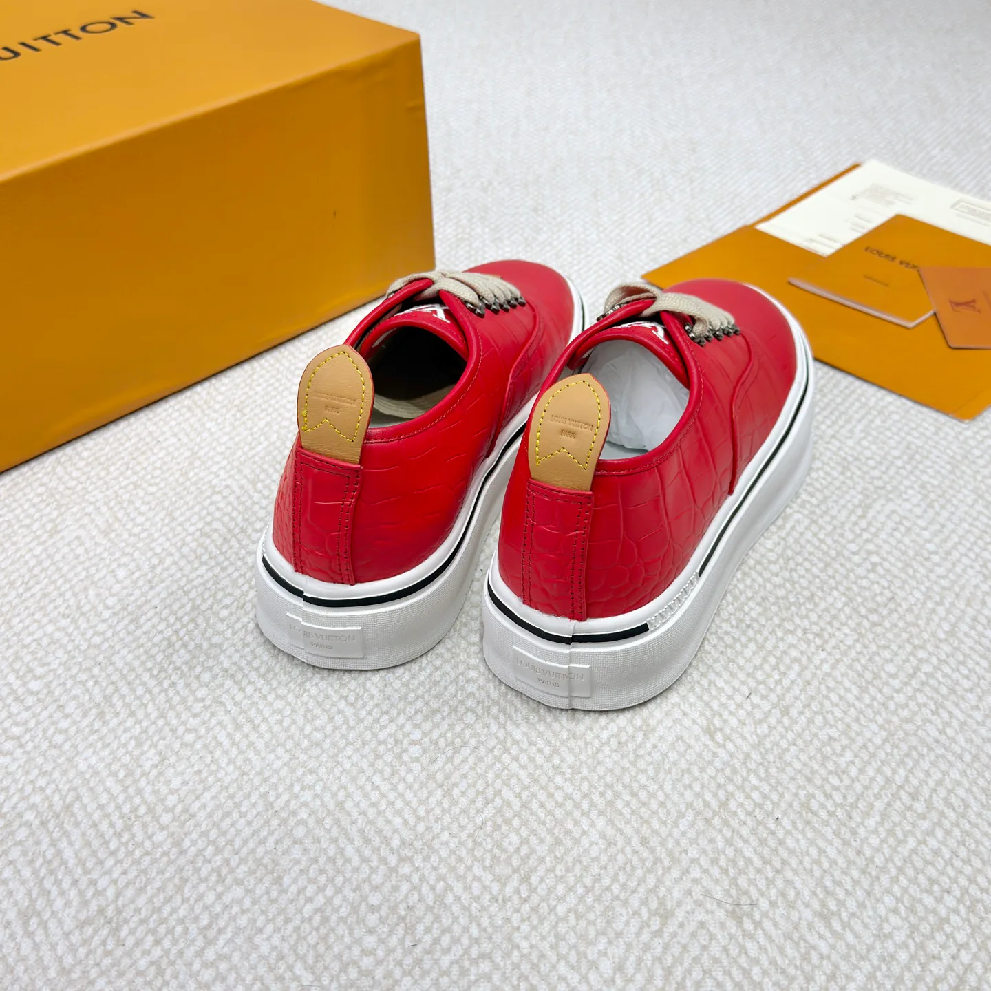 Men's Sneakers LOUIS VUITTON 18365144