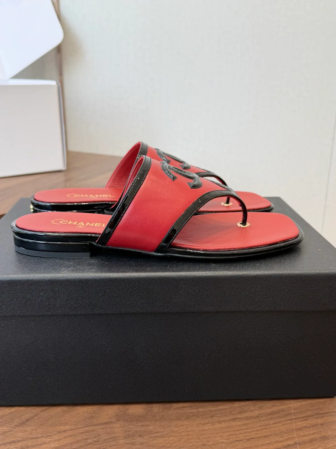 Women's Flip-Flops CHANEL 17829799
