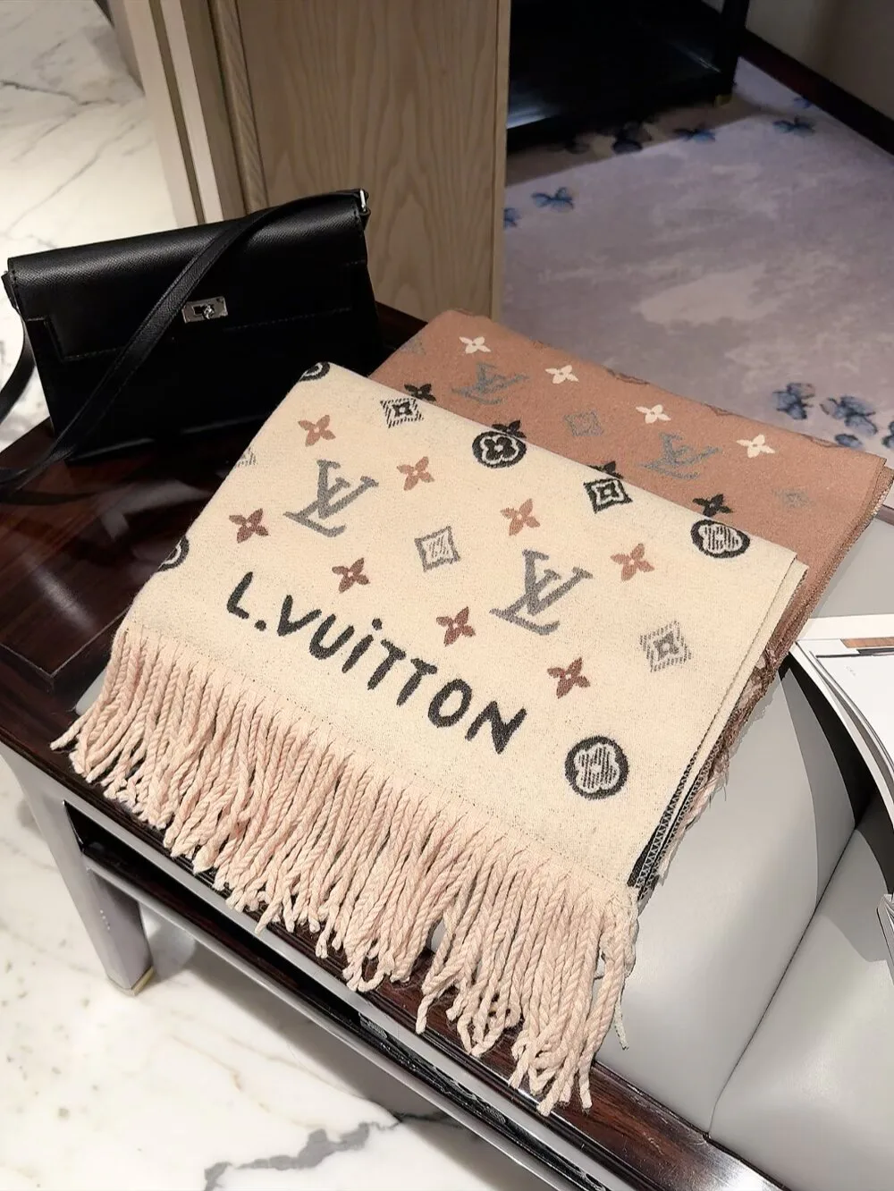 Scarves LOUIS VUITTON 18002811