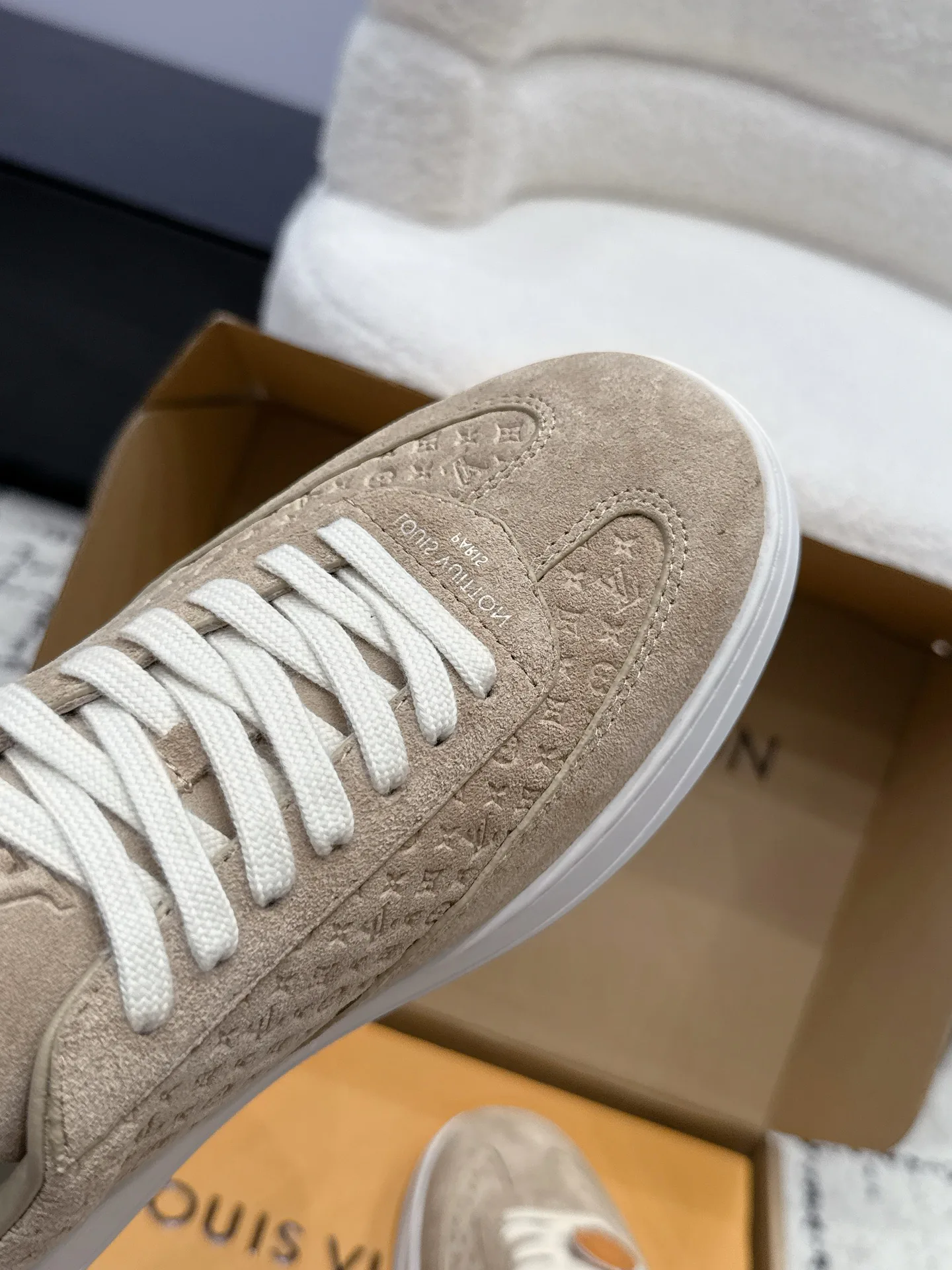 Men's Sneakers LOUIS VUITTON 17522825