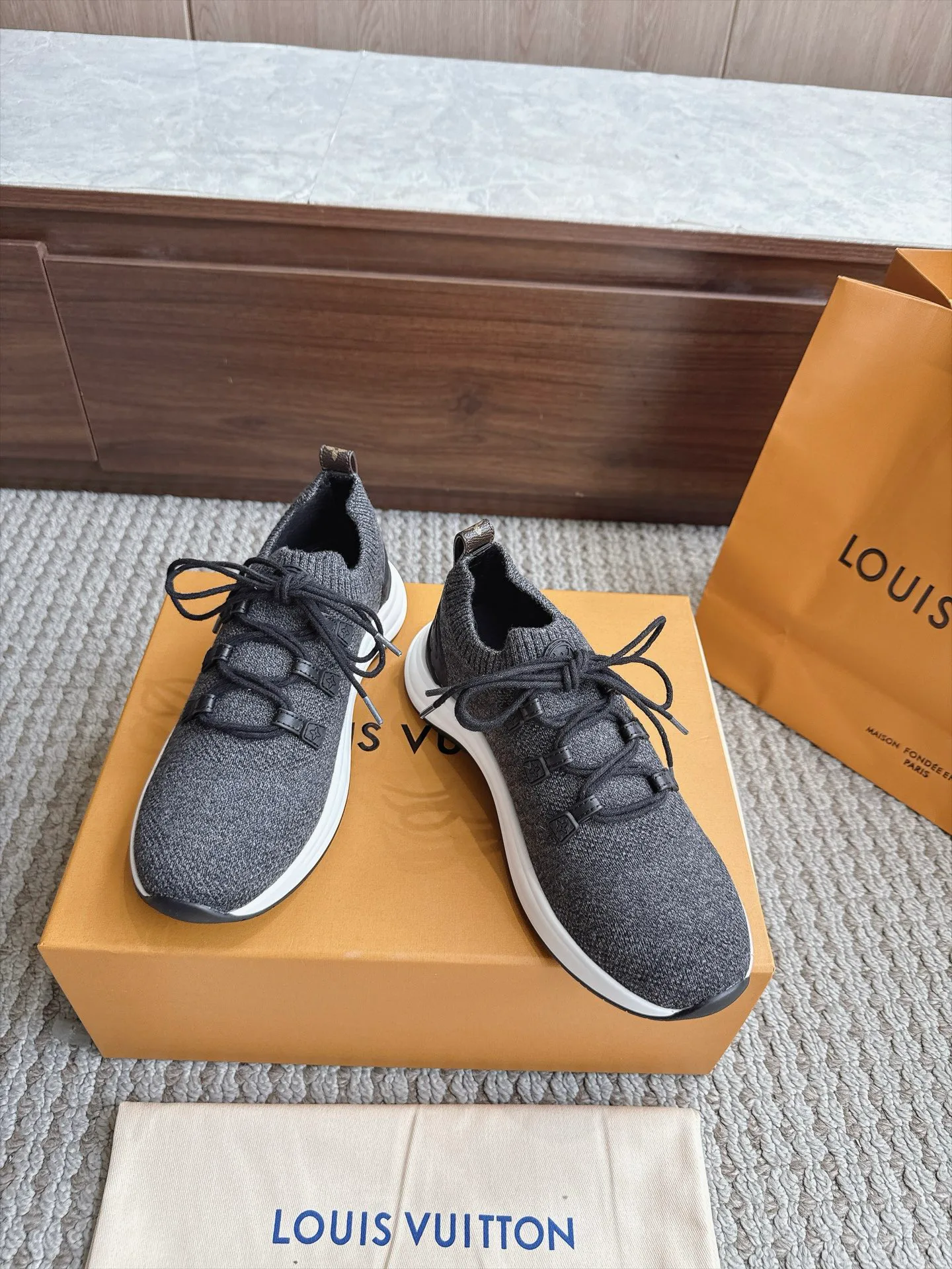 Women's Sneakers LOUIS VUITTON 18333246