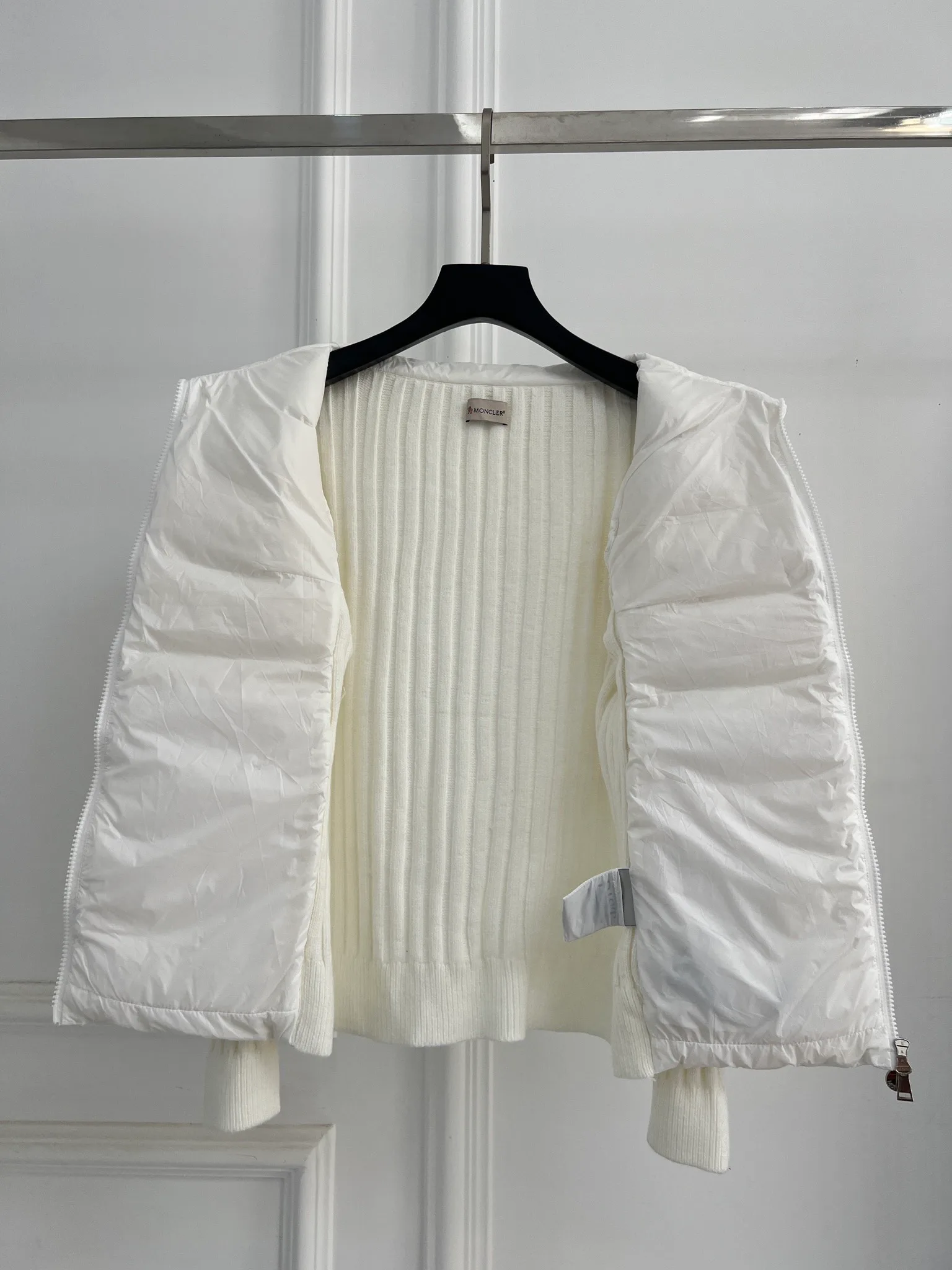 Women's Jackets And Down Jackets MONCLER 18416279