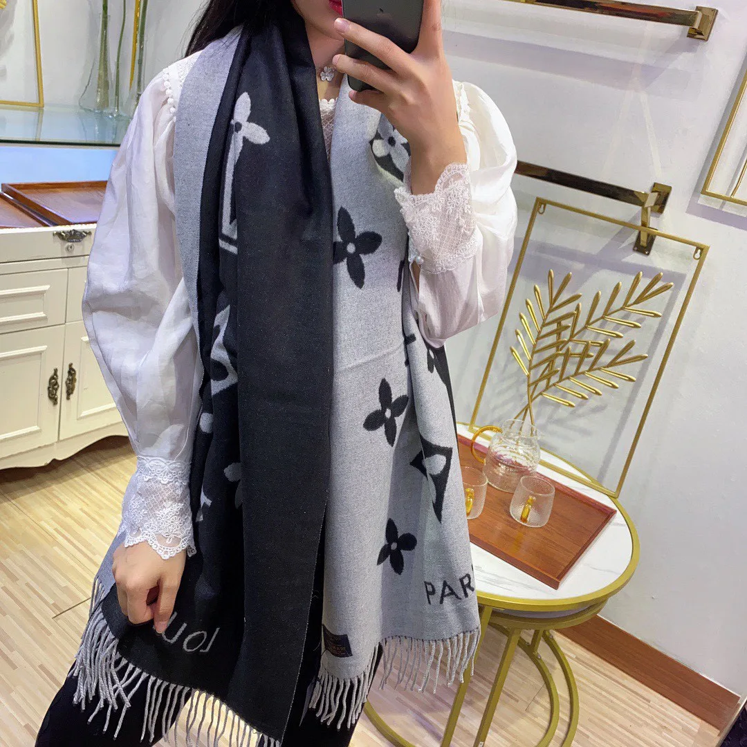 Scarves LOUIS VUITTON 18105680