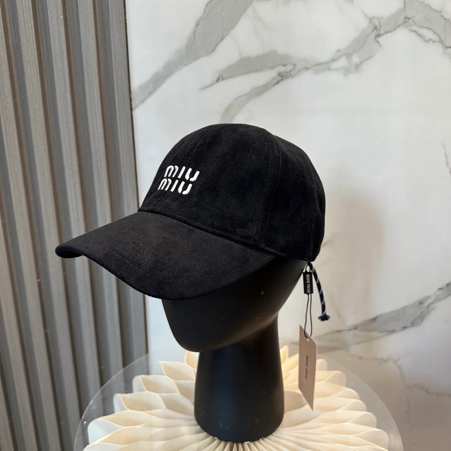 Hats MIU MIU 17411583