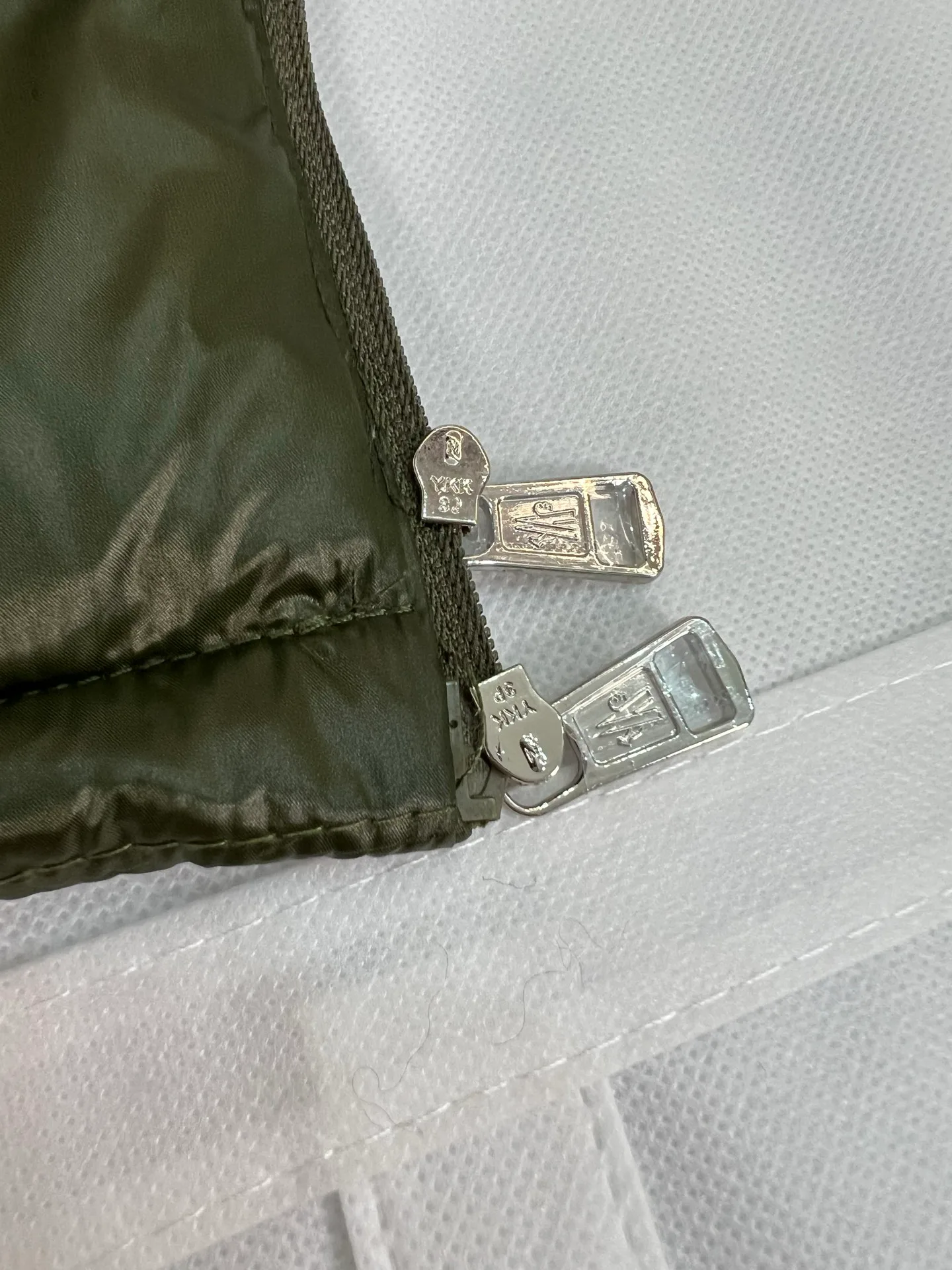 Куртки И Пуховики Мужские Moncler 18599827