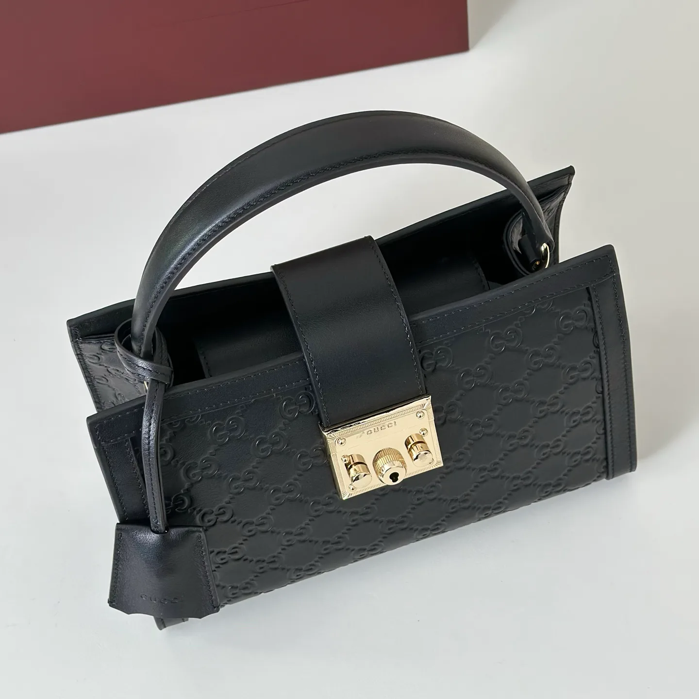 Women's Classic Handbags GUCCI 18310130
