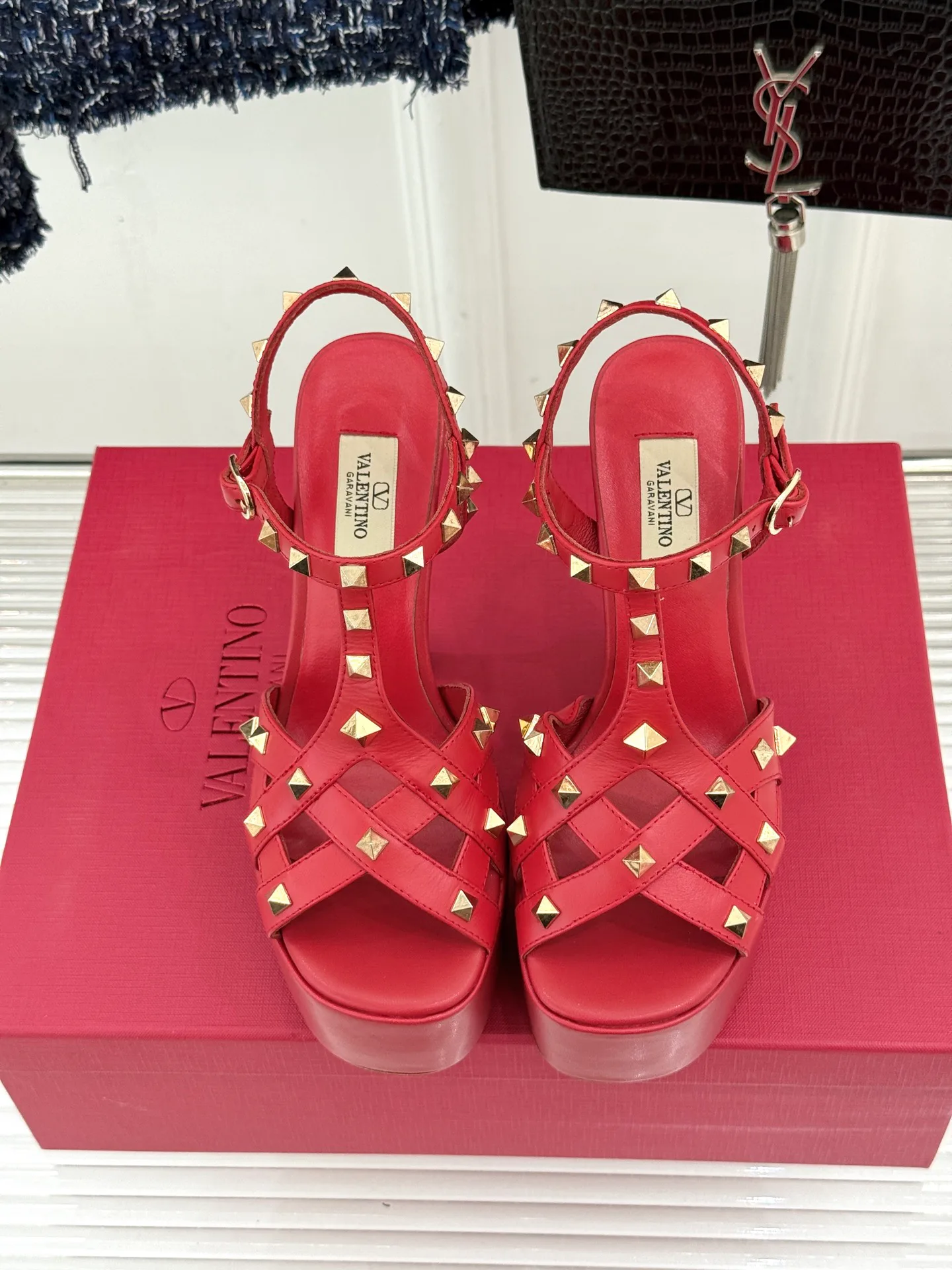 Women's Open-Toe Sandals VALENTINO 18198295