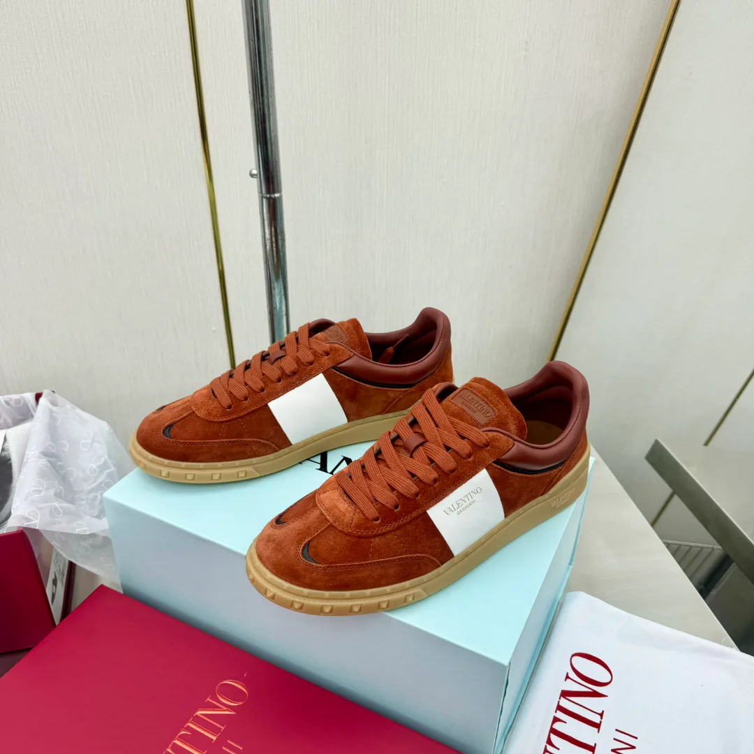 Women's Sneakers VALENTINO 17955037