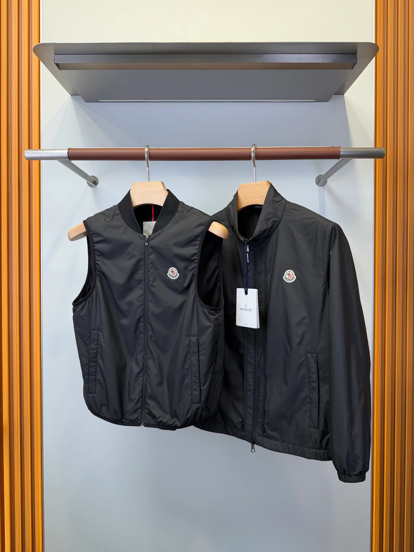 Men's Jackets And Down Jackets MONCLER 18084361