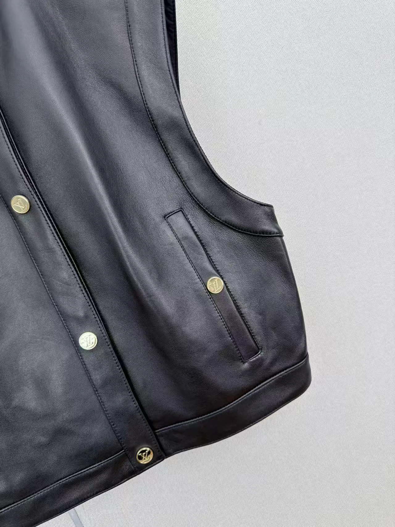 Women's Vests LOUIS VUITTON 18113277