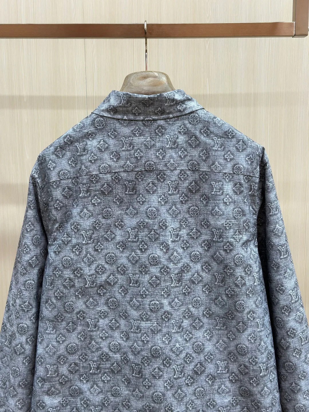 Куртки И Пуховики Мужские Louis Vuitton 18599298
