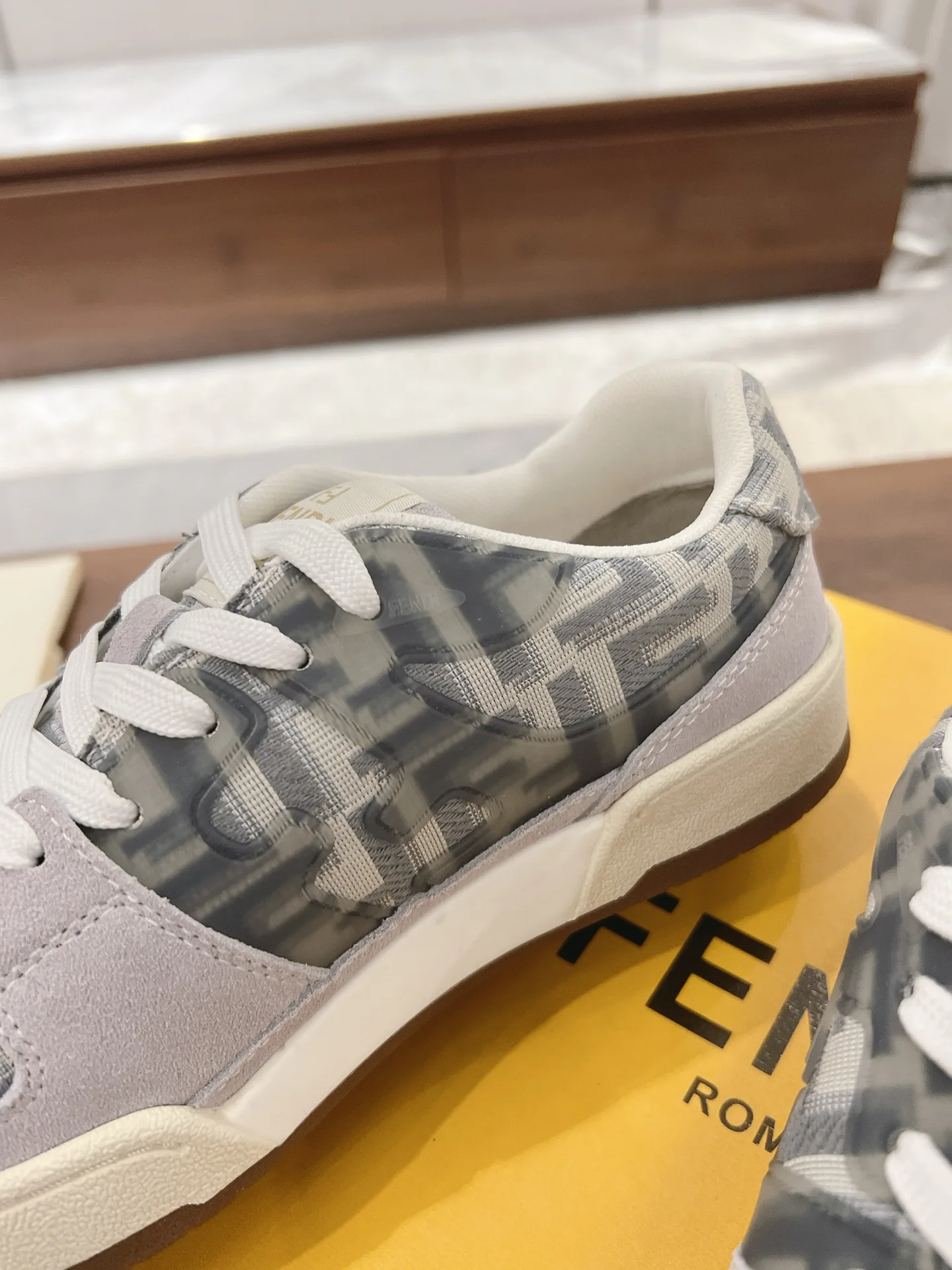 Women's Sneakers FENDI 18219606