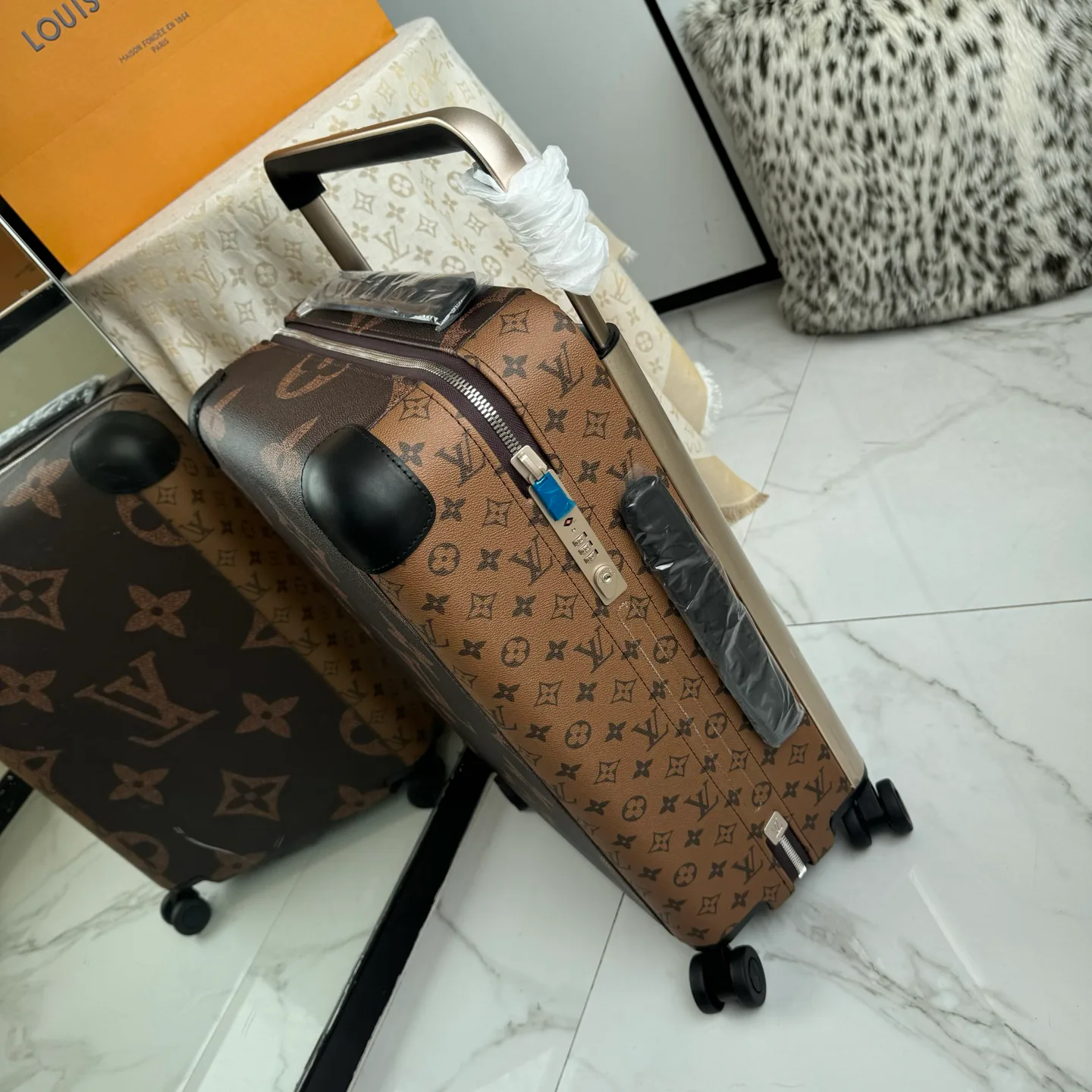 Suitcases LOUIS VUITTON 17801480