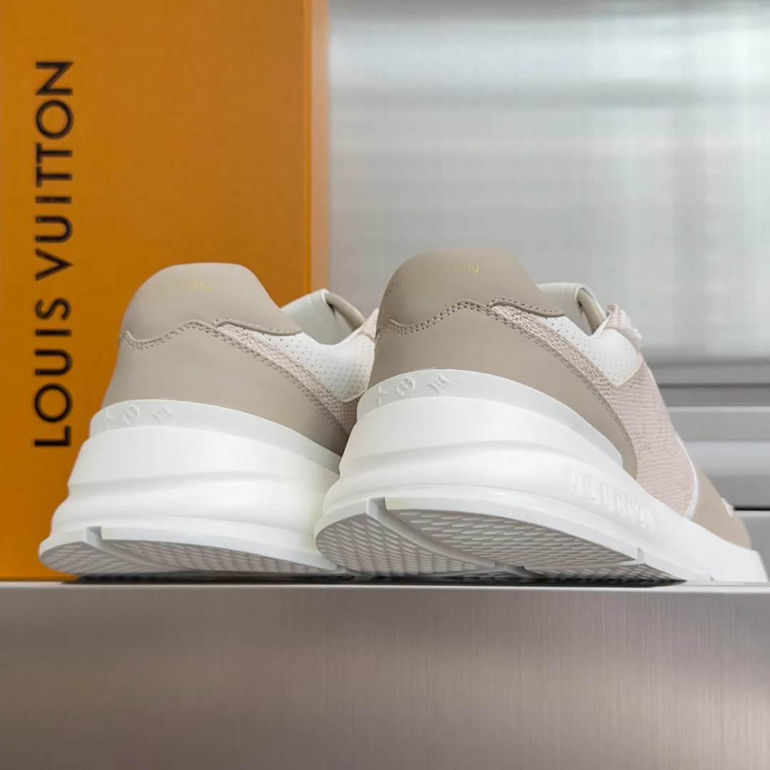 Men's Sneakers LOUIS VUITTON 17950800