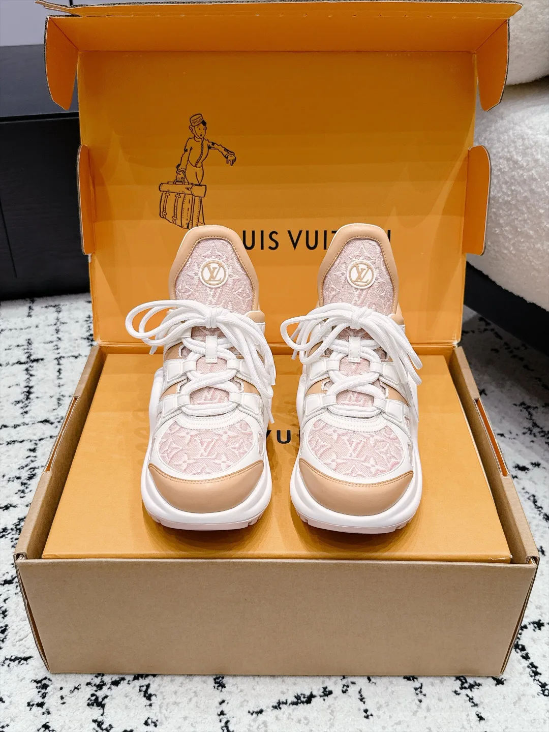 Women's Sneakers LOUIS VUITTON 18505469