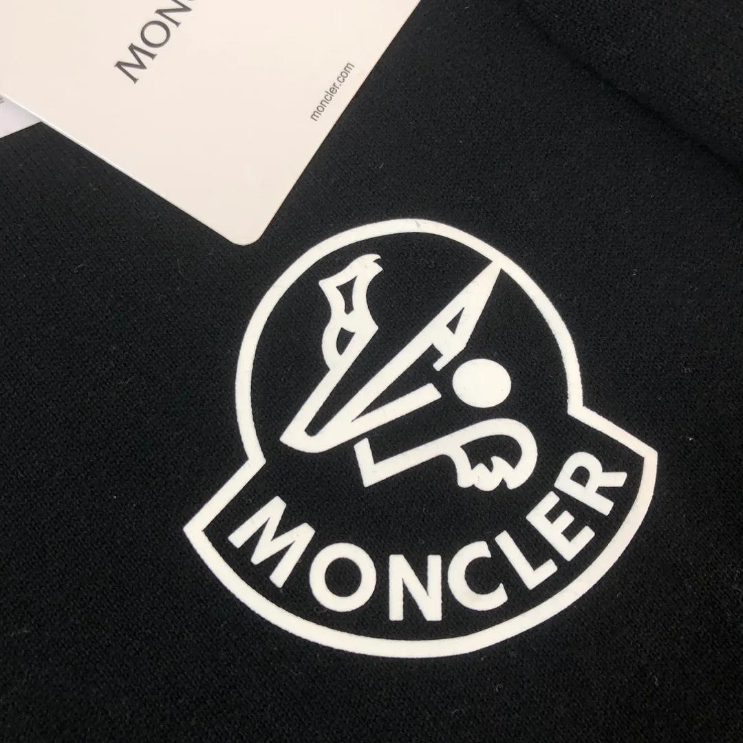 Men's Jumpers And Sweaters MONCLER 18002352