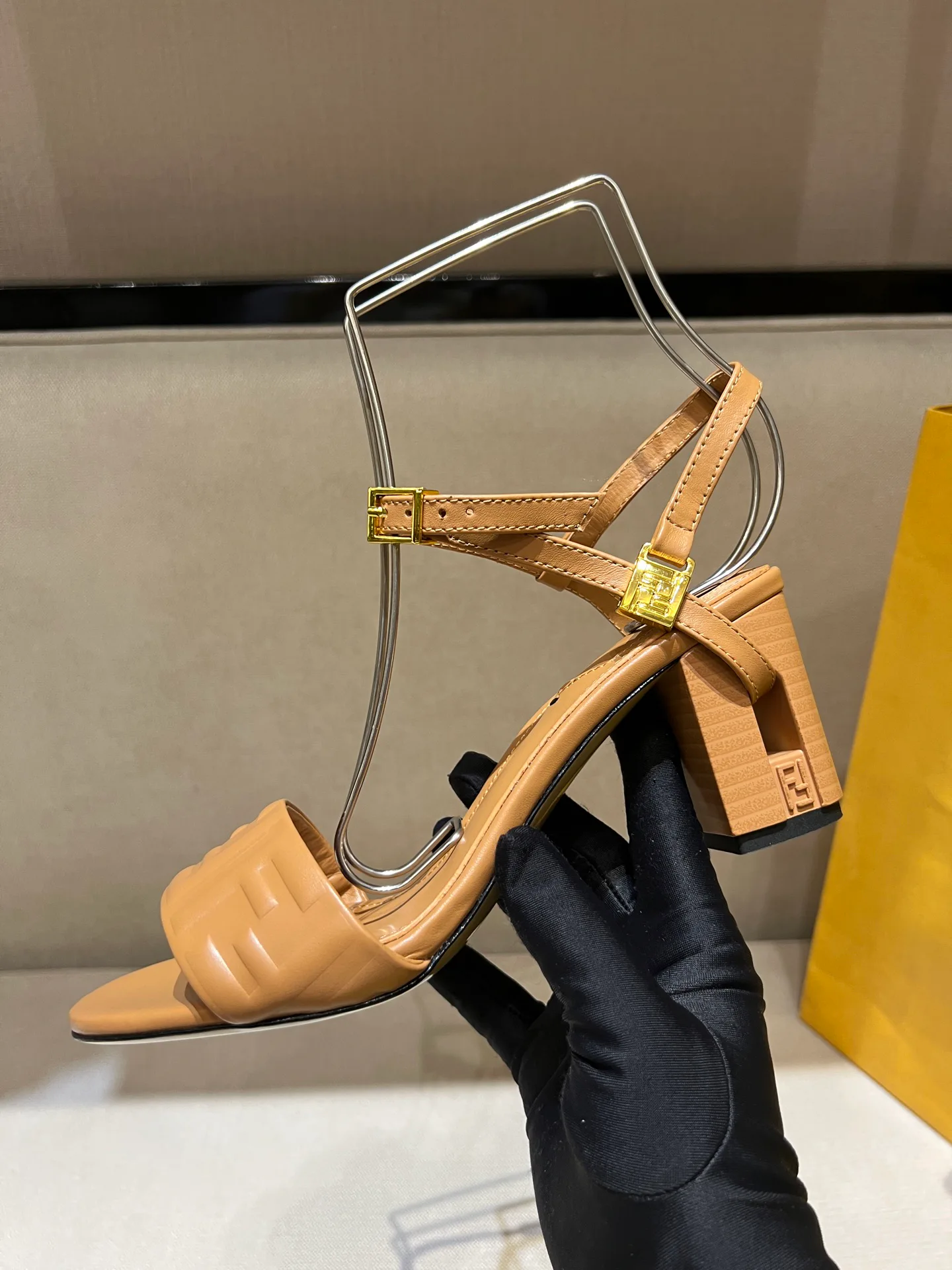 Women's Open-Toe Sandals FENDI 17144233