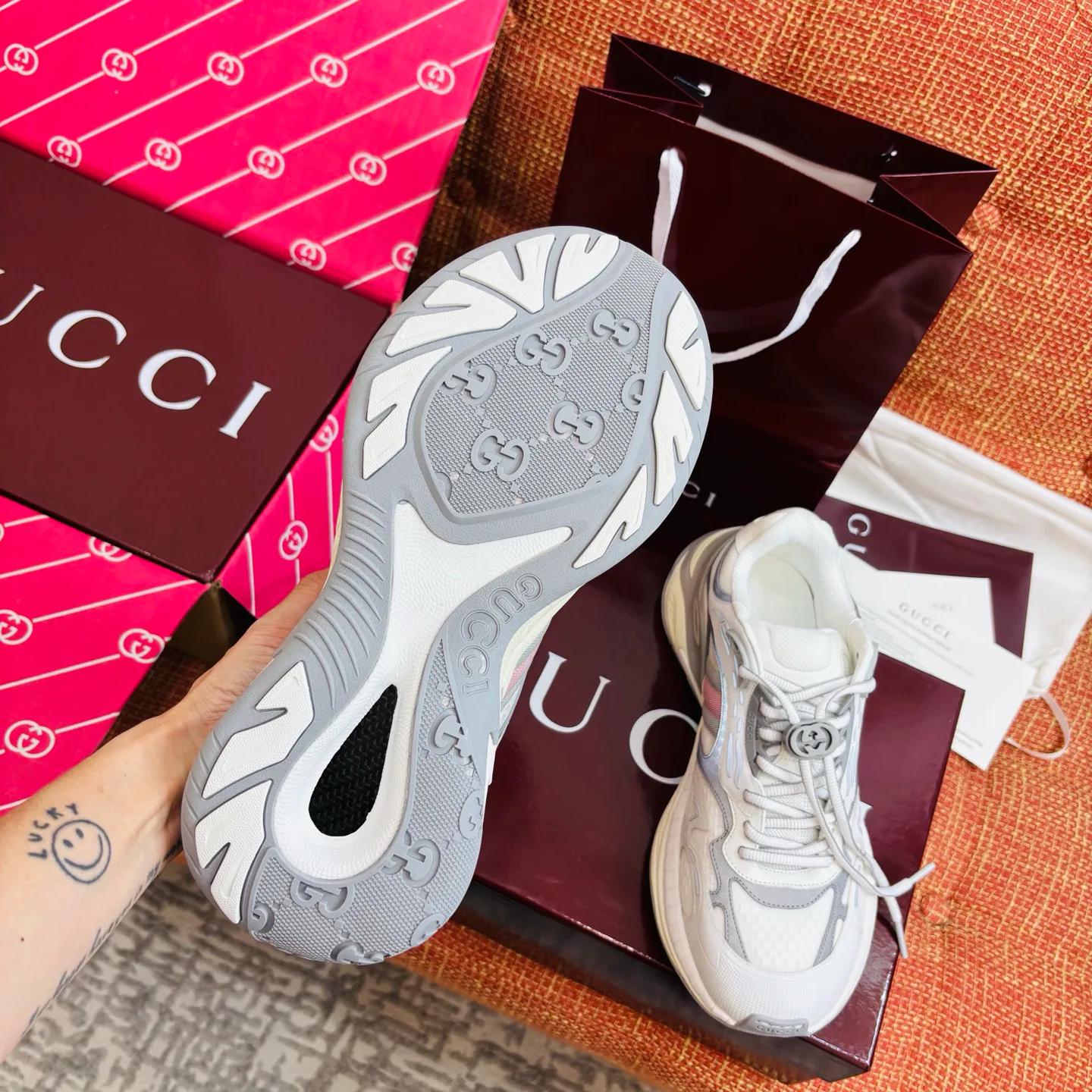 Women's Sneakers GUCCI 18039612