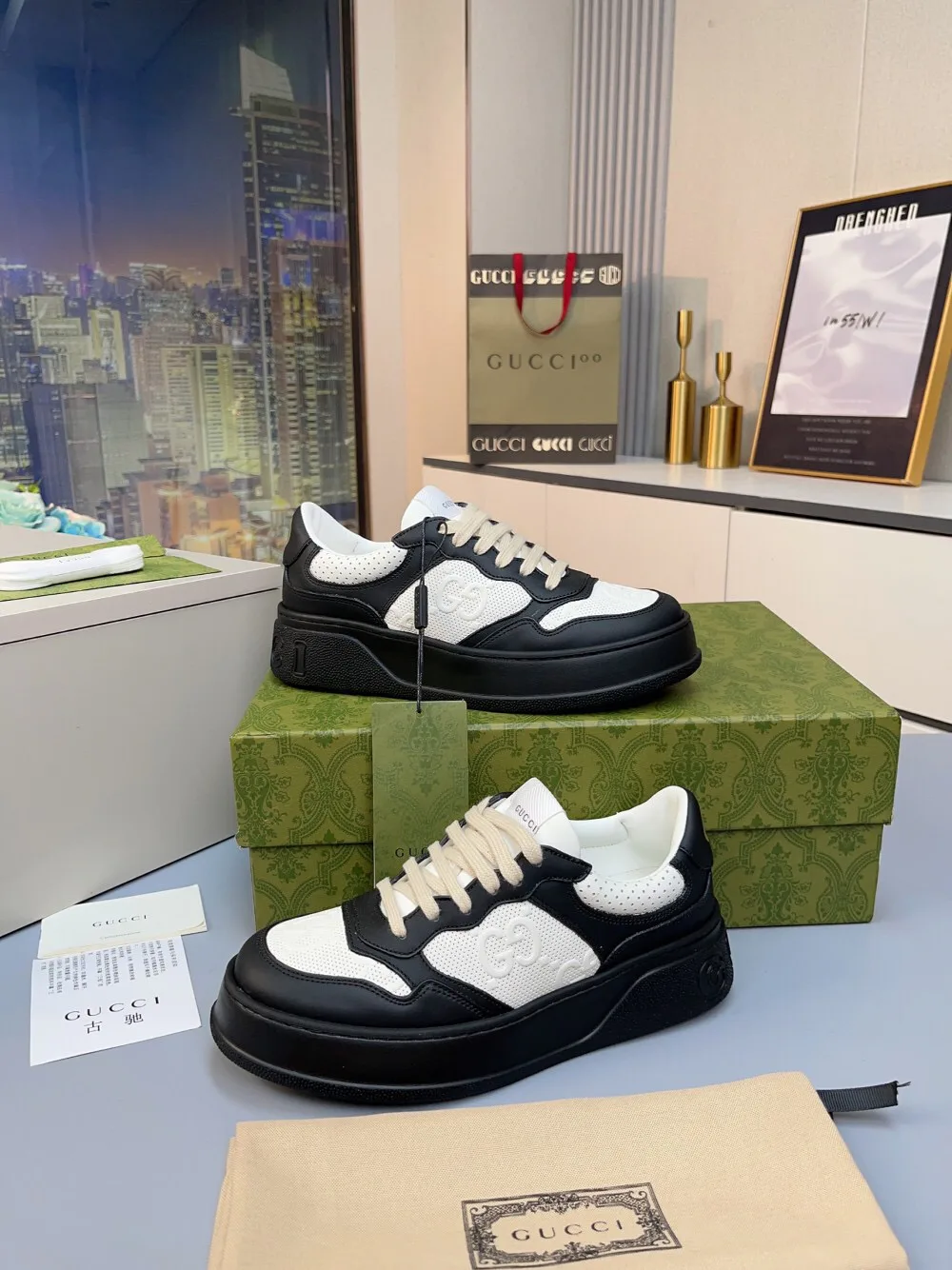 Women's Sneakers GUCCI 18369646