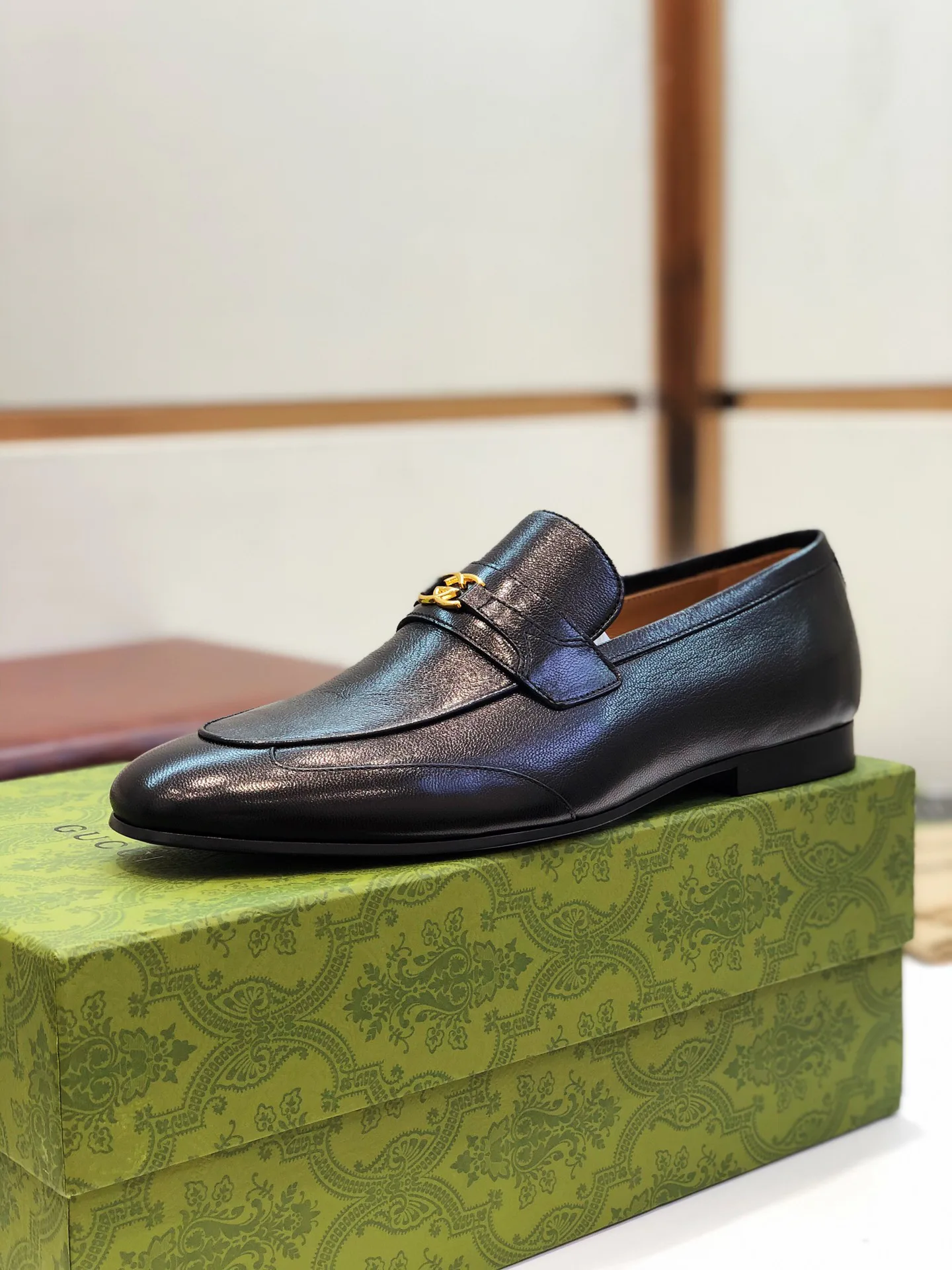 Men's Loafers And Dress Shoes GUCCI 17955381
