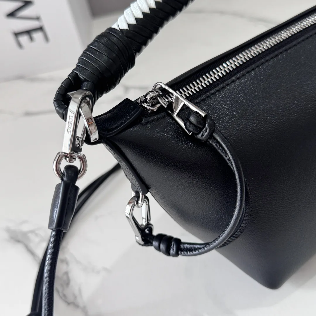 Women's Classic Handbags LOEWE 17678697